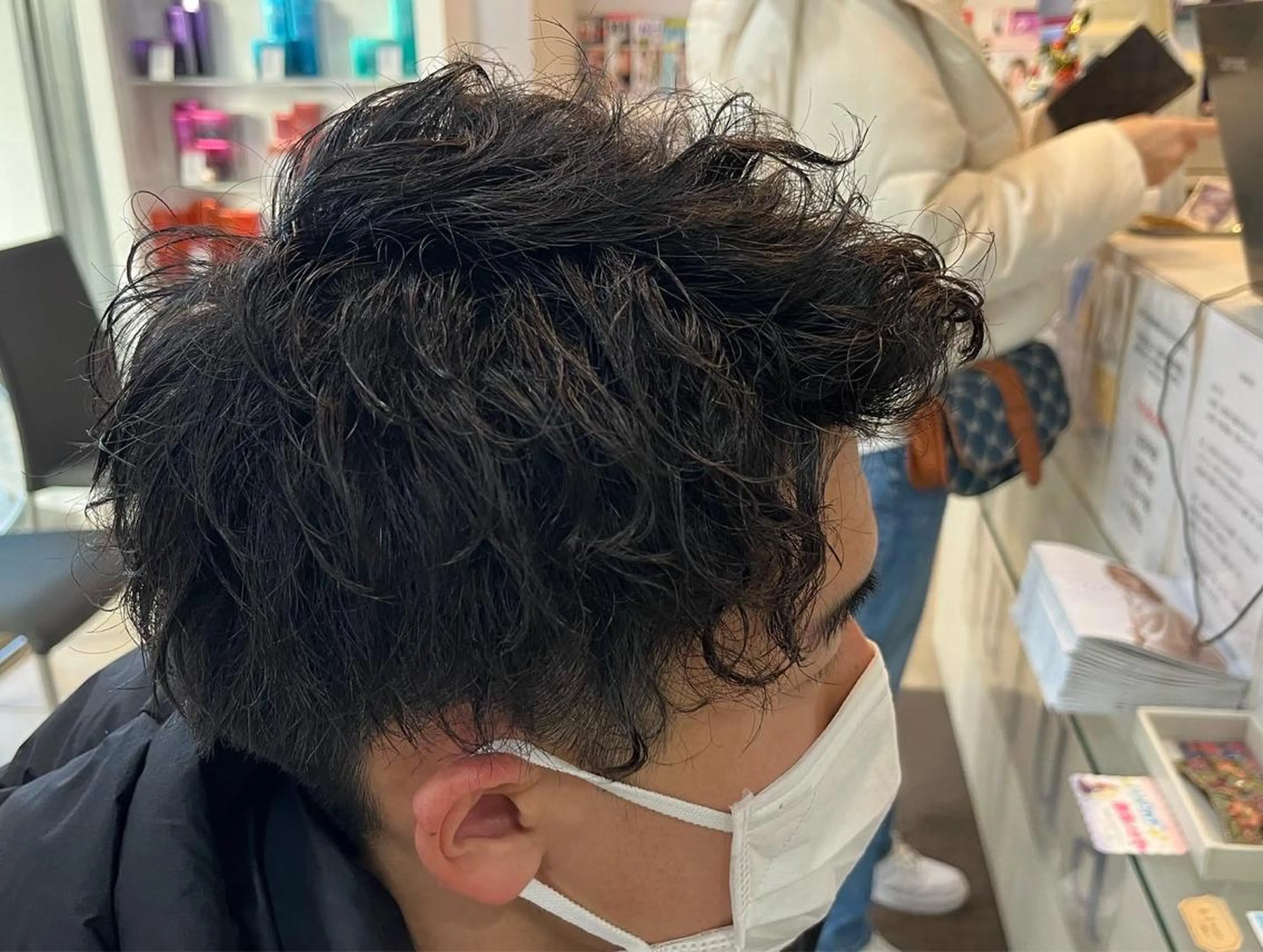 ショート パーマ メンズ アップバング メンズパーマ ショートヘア スパイラルパーマ カット パーマ 韓国風メンズ/毛流れ ヘアなら須田龍世のヘアスタイル