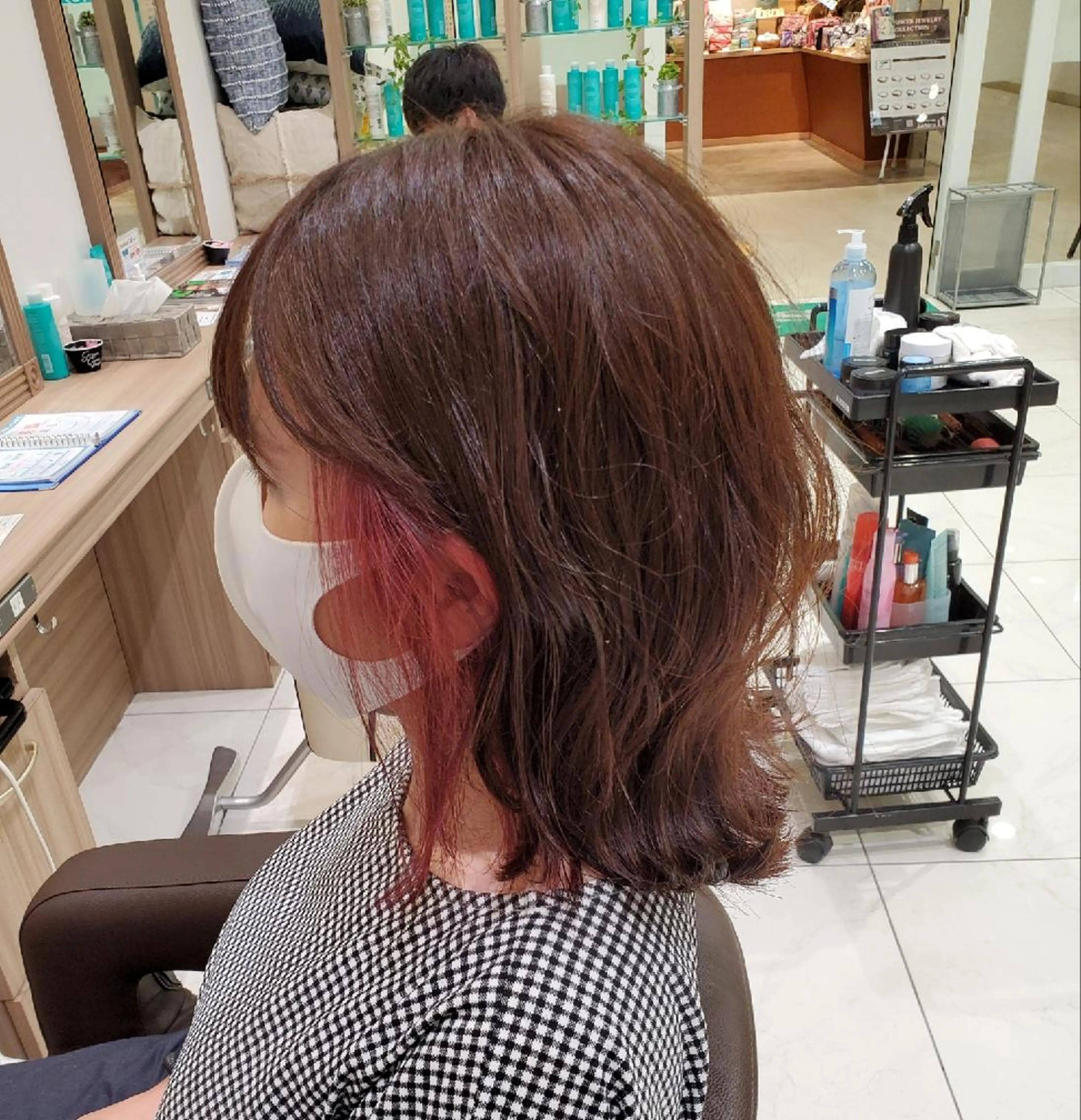 ミディアム カラー アッシュ ベージュカラー ブリーチ イヤリングカラー イルミナカラー 中村 和貴のヘアスタイル