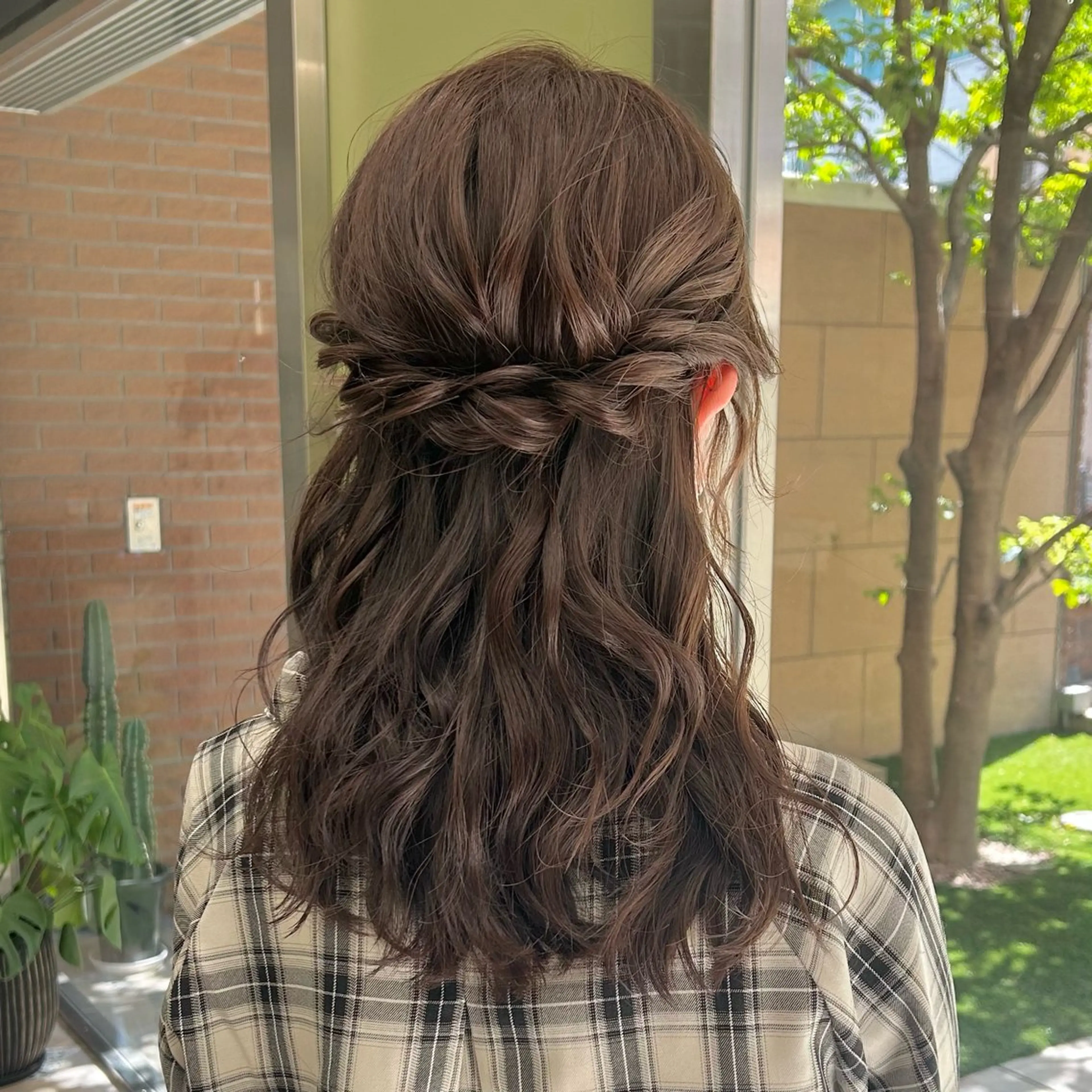 セミロング ヘアアレンジ ハーフアップ くびれヘア 顔周りカット 髪質改善 韓国風ヘア ヘアセット ブリーチなしベージュ /ヘアセット/ミユのヘアスタイル