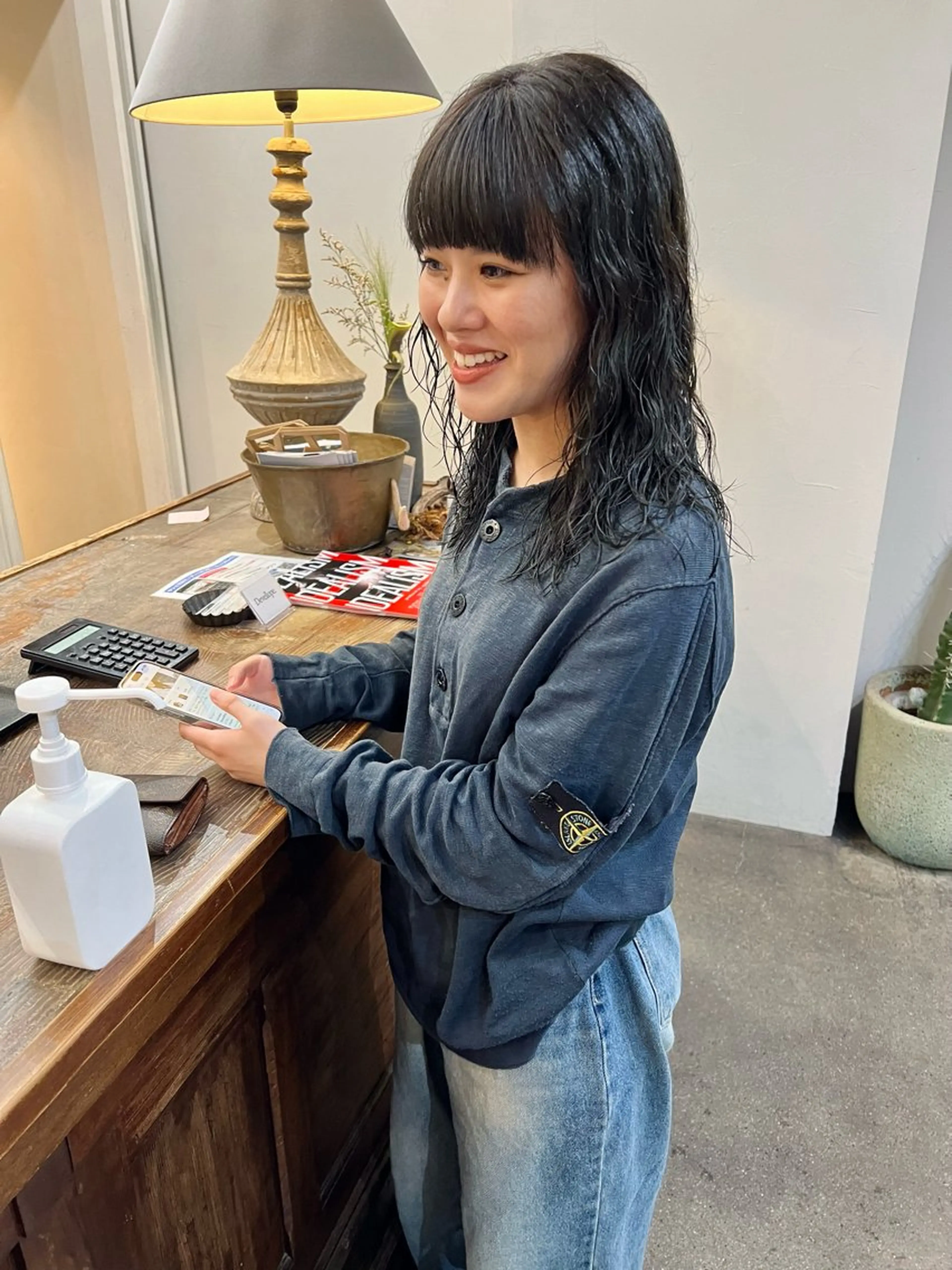 セミロング カラー パーマ セミロングパーマ アッシュ グレージュ レイヤーカット カット ヘアカラー パーマ 千葉 郁也のヘアスタイル