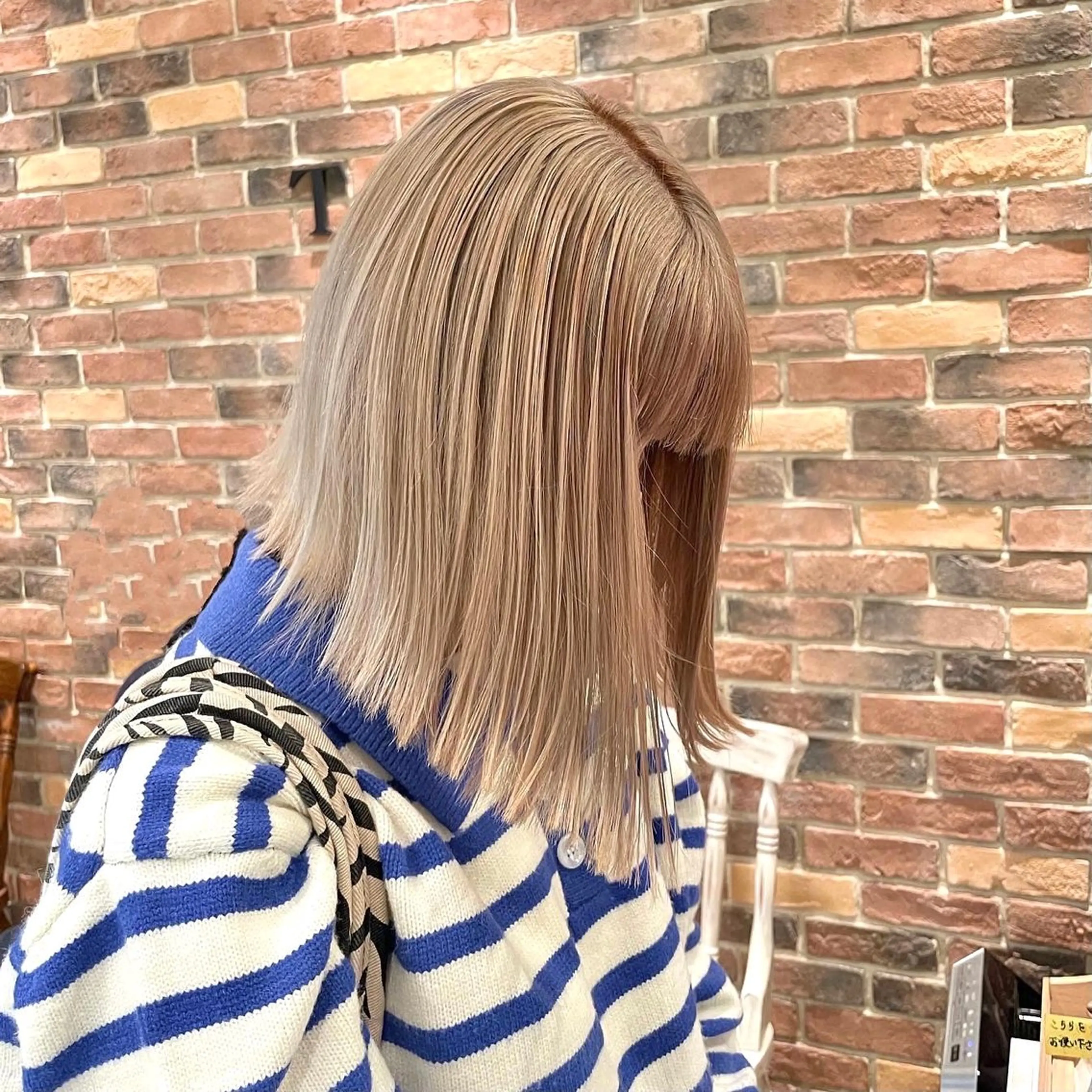 ショート カラー ベージュカラー ブリーチ グレージュ ハイトーンカラー ミルクティーベージュ カラー/髪質改善 レイヤー/vagueのヘアスタイル