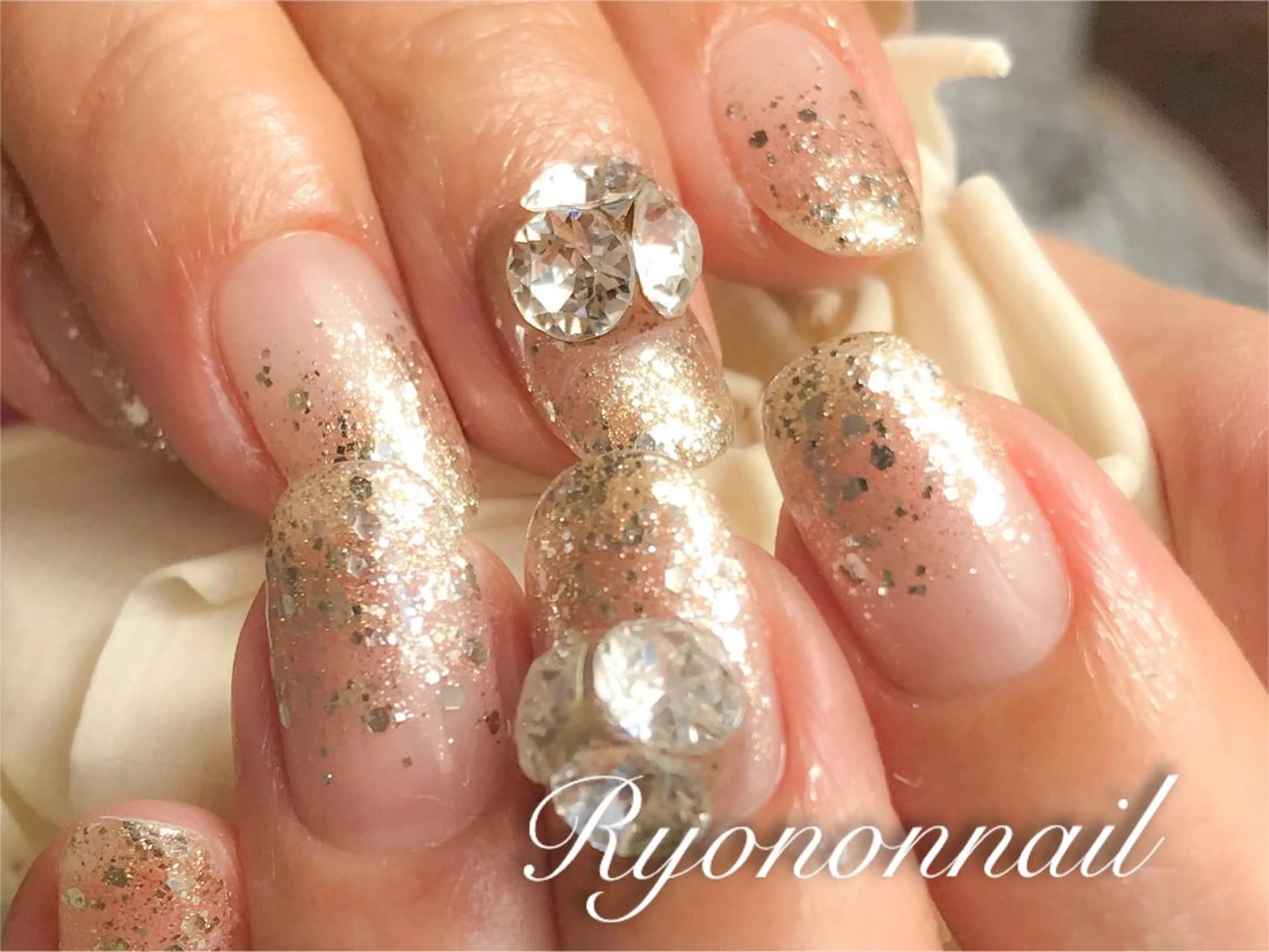 ネイル ストーンネイル Ryononnail(リョノンネイル)所属・Ryononnail 上谷典子のネイルデザイン