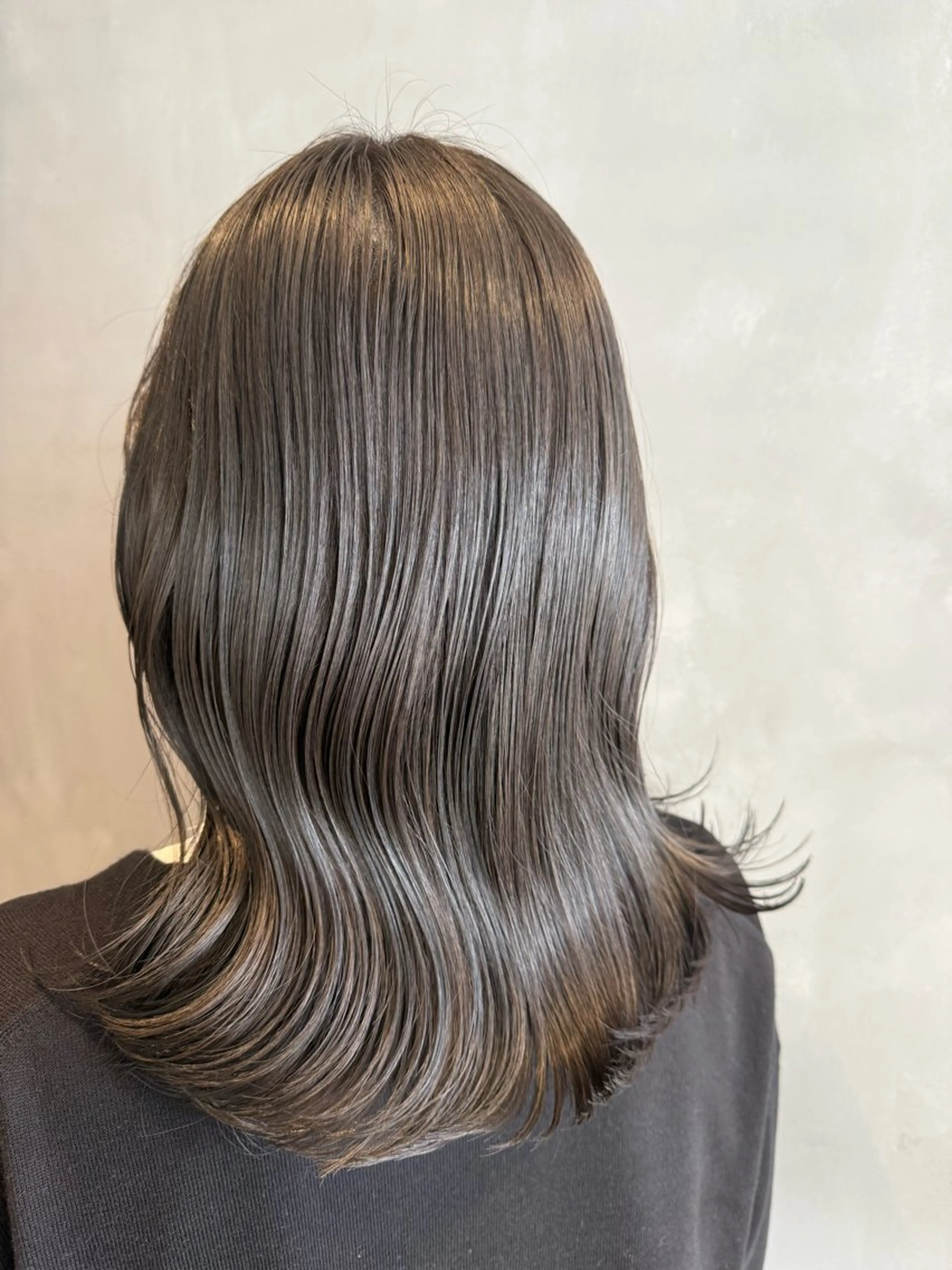 セミロング カラー 長谷川 沙紀のヘアスタイル