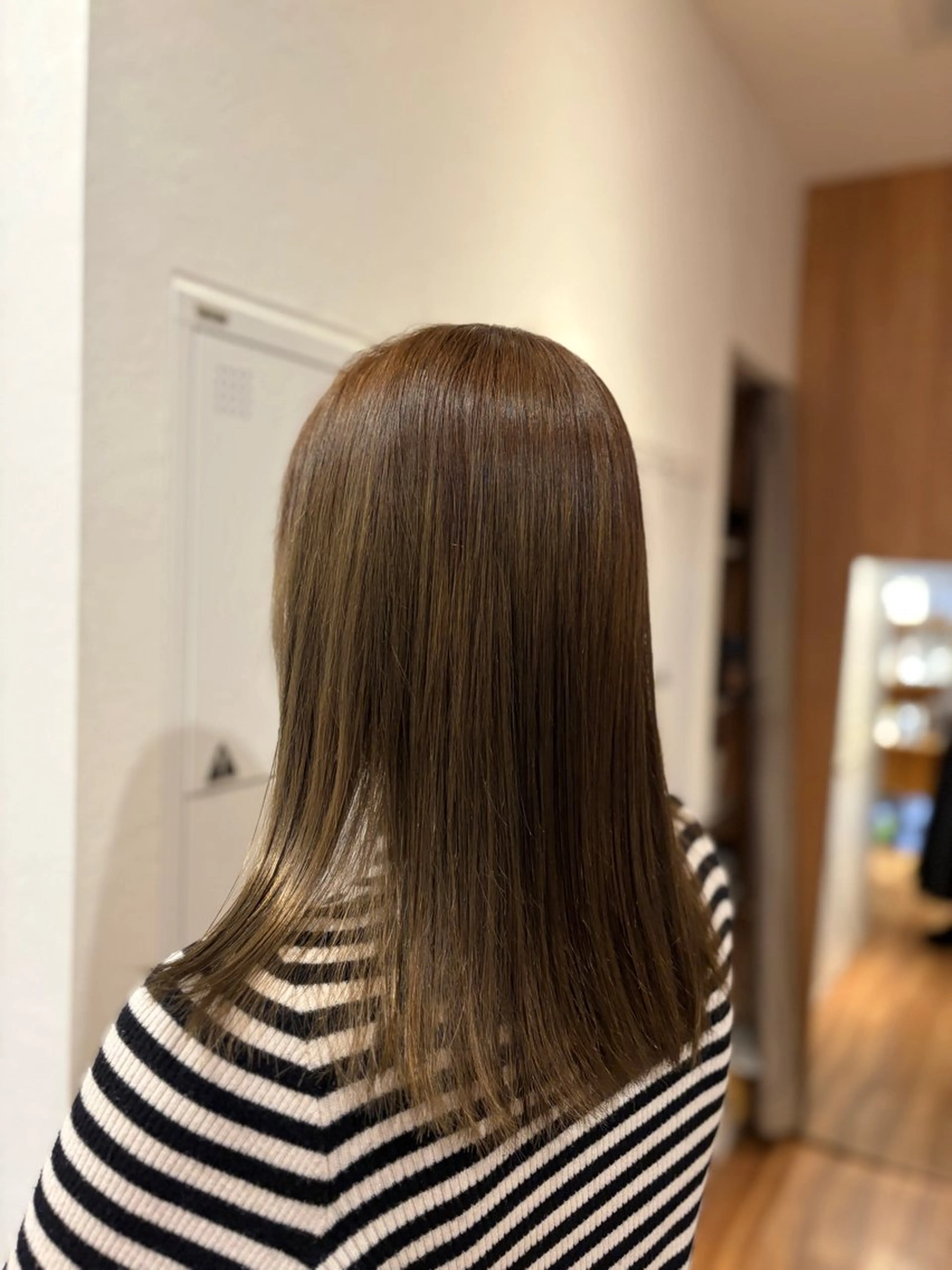 ミディアム カラー ベージュカラー ブリーチ ヘアカラー 木田 絢子のヘアスタイル