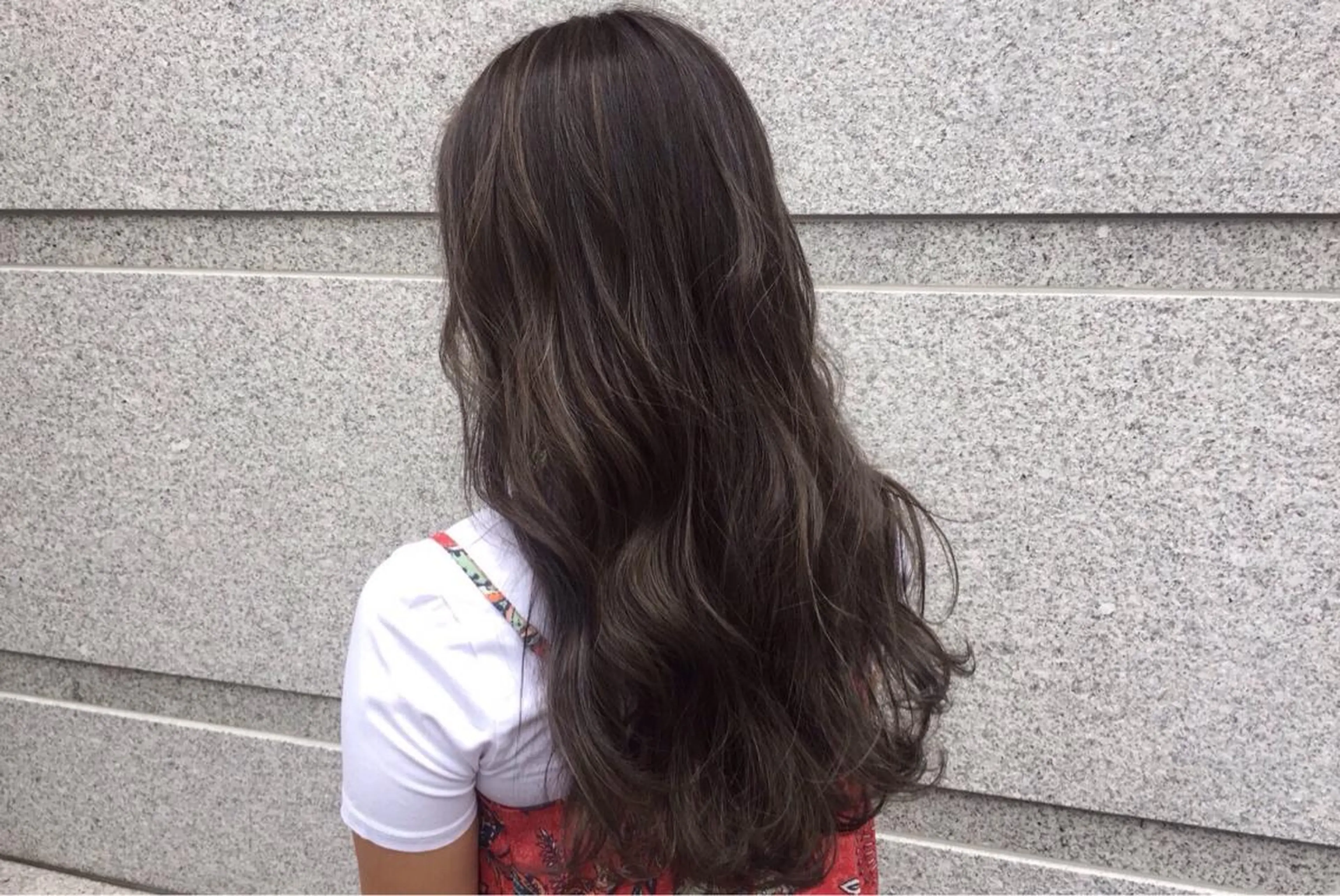 ロング カラー ハイライトカラー イルミナカラー ハイライト 🌈髪質改善カラーの 🌈坂本侑樹のヘアスタイル