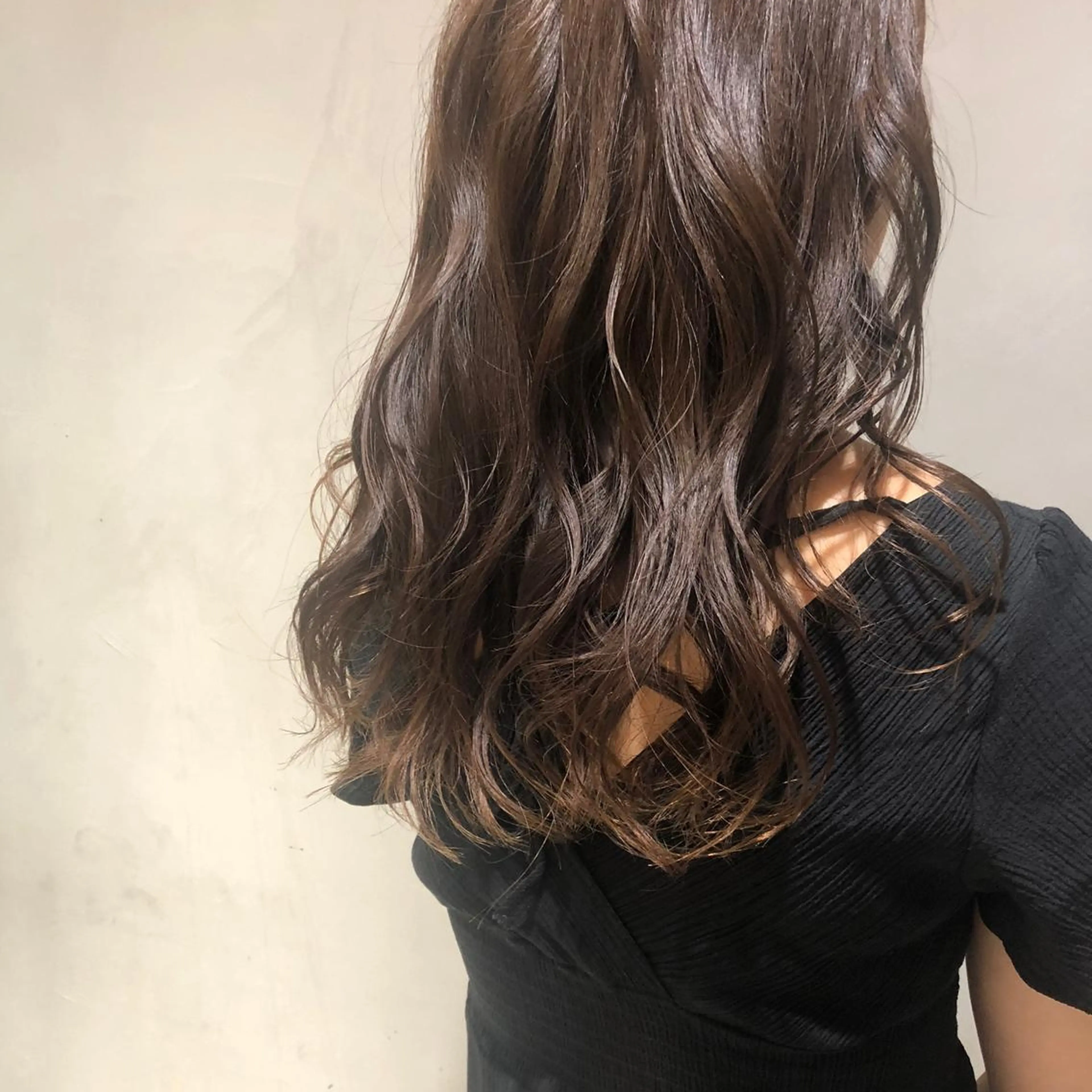 セミロング カラー カジュアルを女っぽく 𝗮𝘆𝗮𝗰𝗼のヘアスタイル
