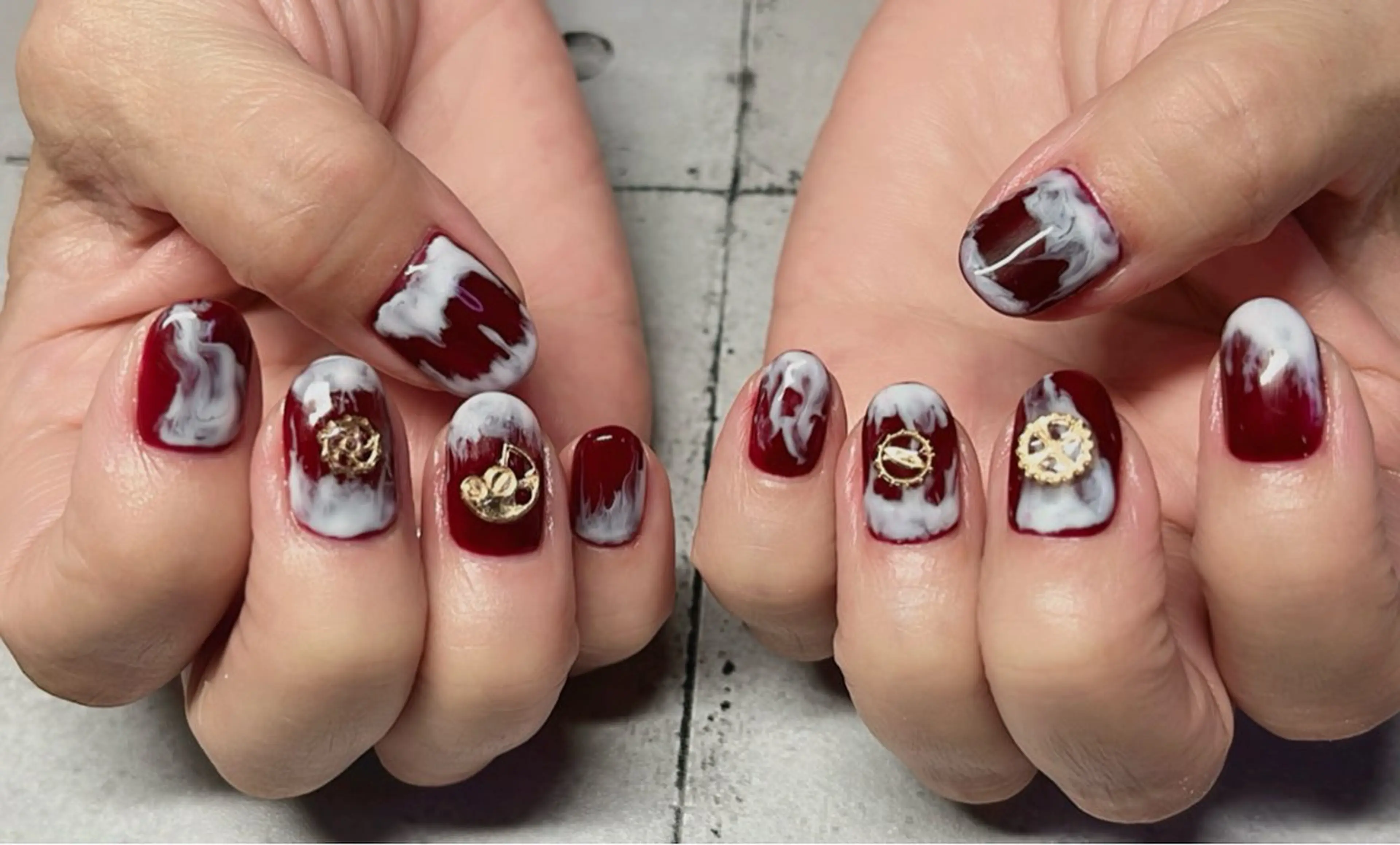 ネイル ボルドー ニュアンスネイル ハンドネイル まり りぃ〜んのネイルデザイン