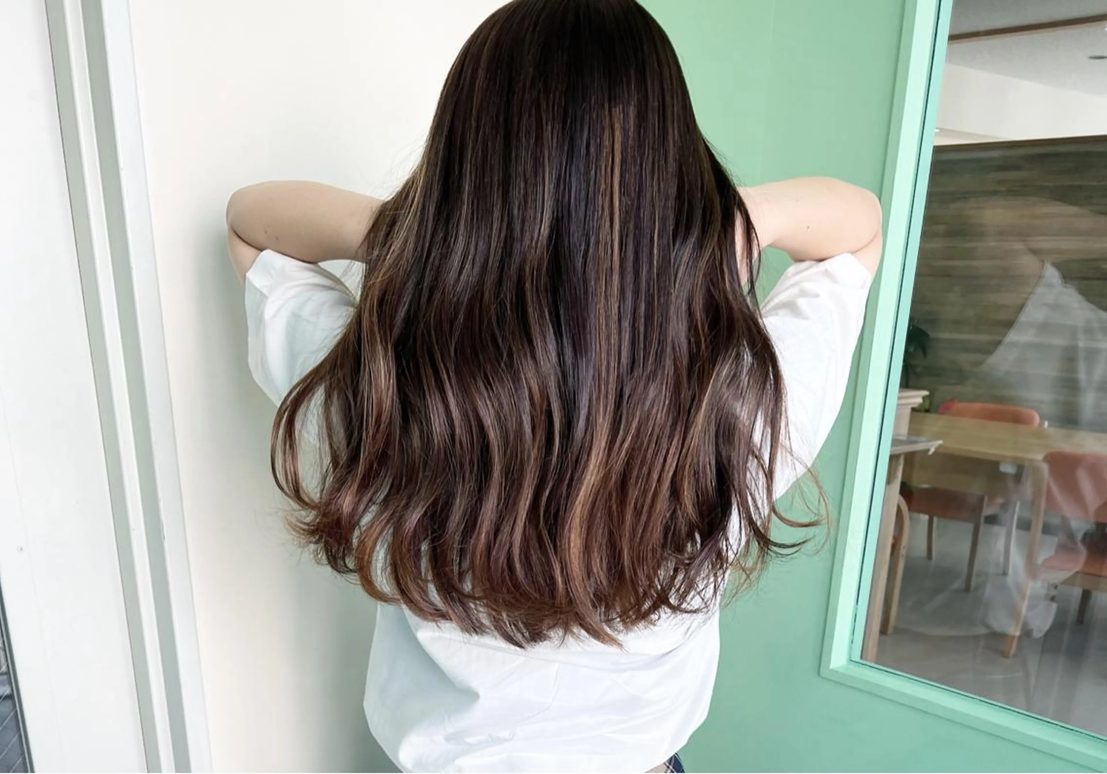 セミロング カラー バレイヤージュ レイヤーカット テトネ タカシのヘアスタイル