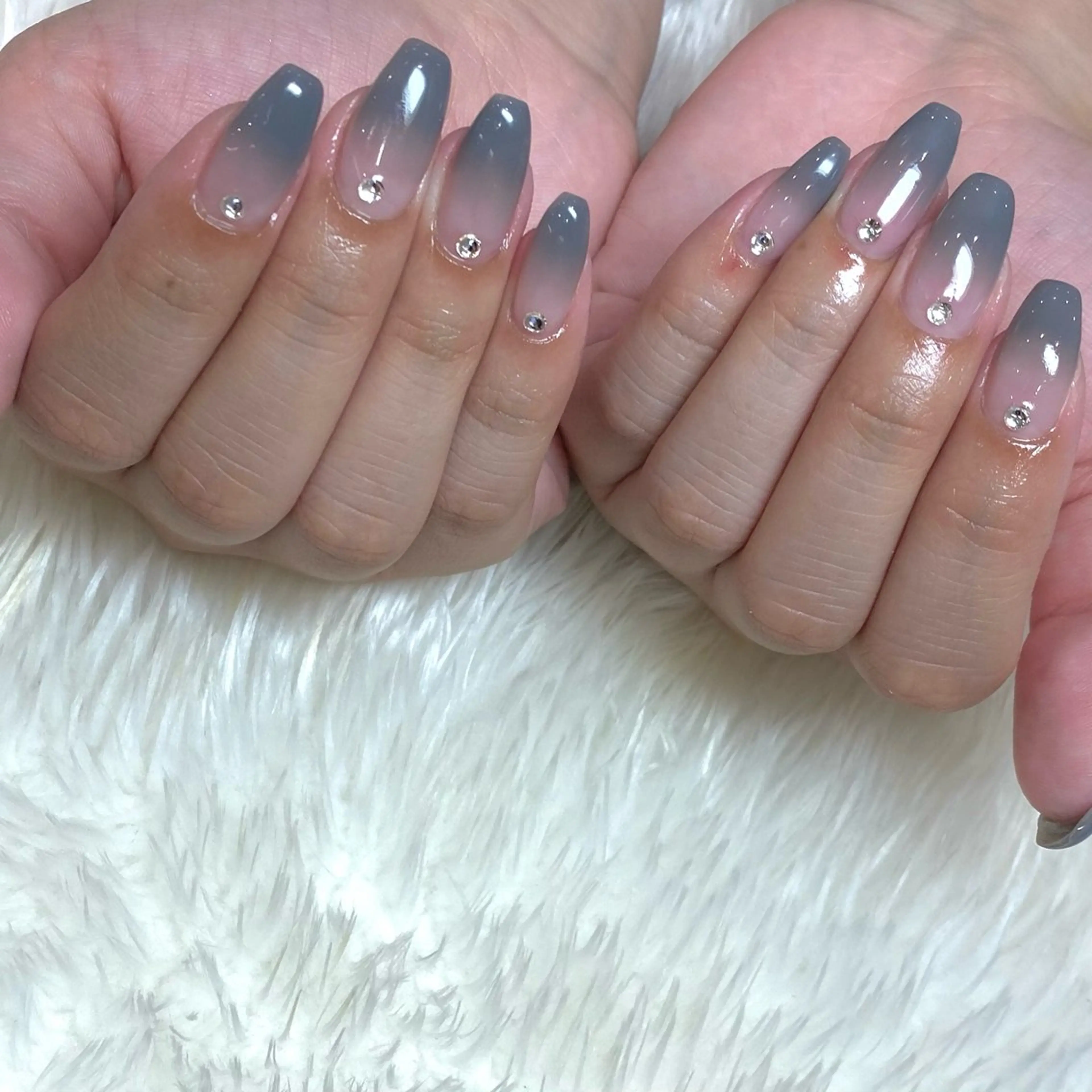 ネイル ブルー 長さ出し ジェルネイル グラデーション キラキラネイル Nailsalon Merci所属・Merci momoのネイルデザイン