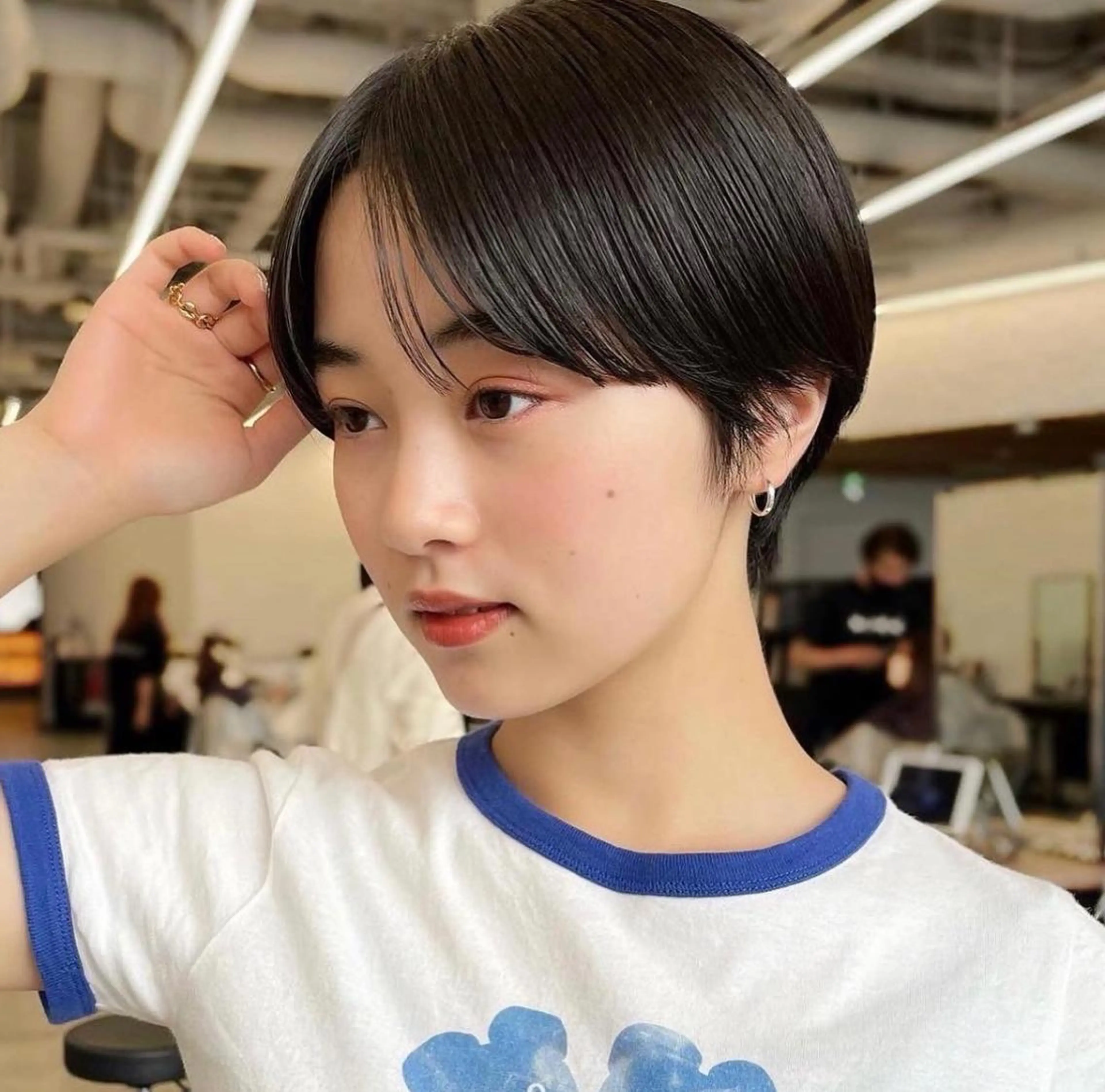 ショート ショートヘア レイヤー/ショート透 明感カラー/西田祐賀のヘアスタイル