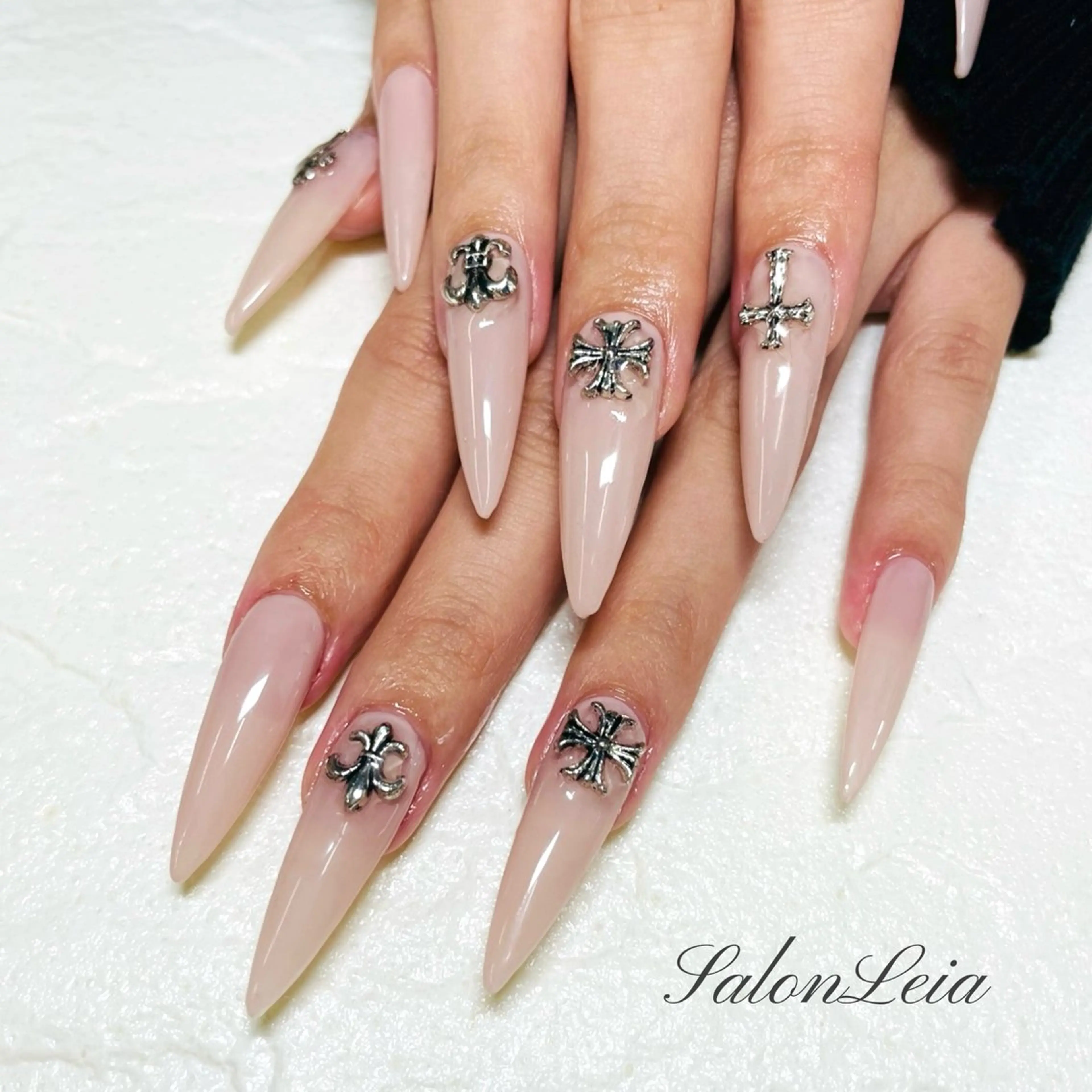 ネイル Salon Leia所属・Salon Leia KANAのネイルデザイン