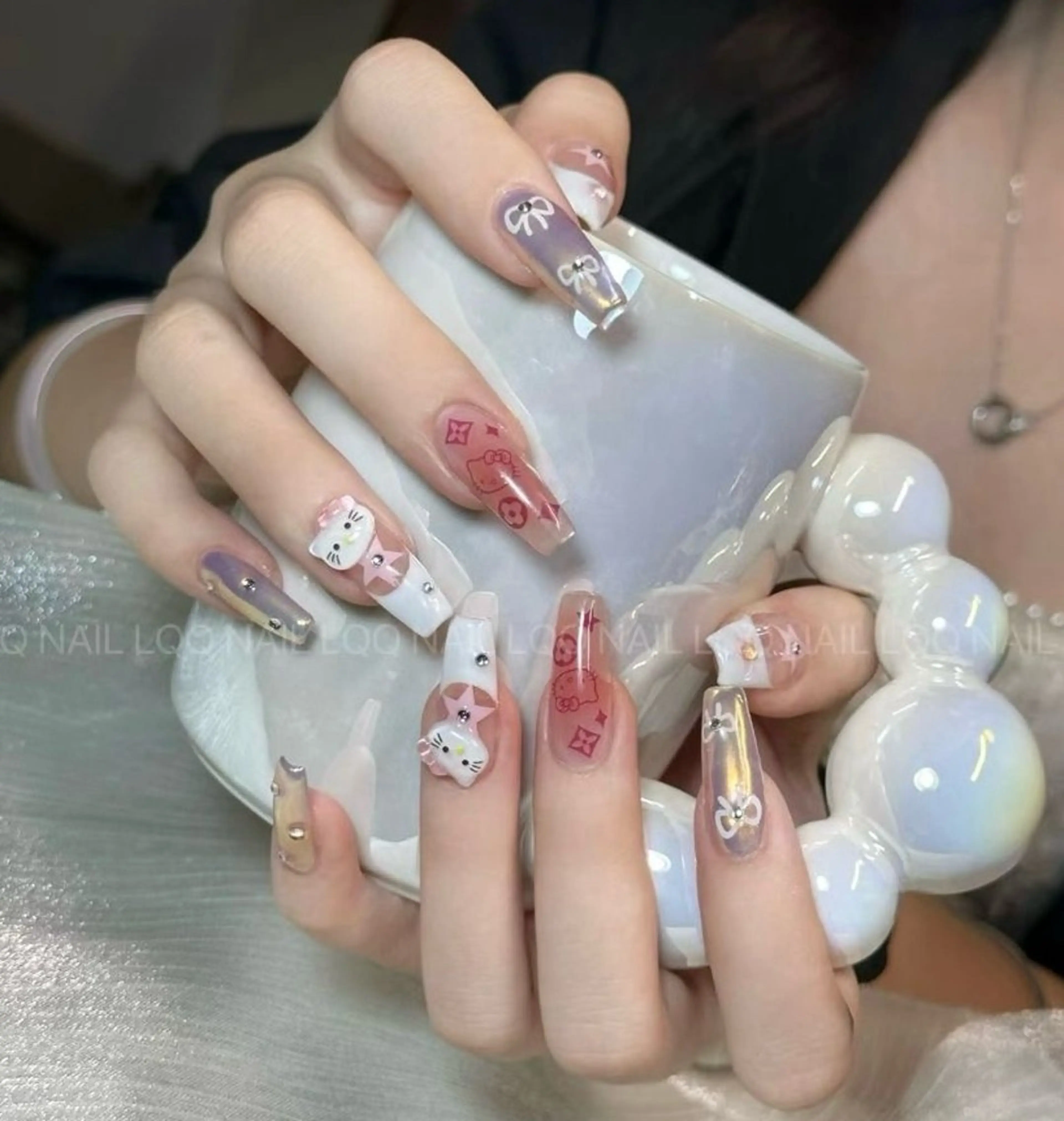ネイル マグネットネイル ピンク ネイルチップ 冬ネイル Lee Nailsのネイルデザイン