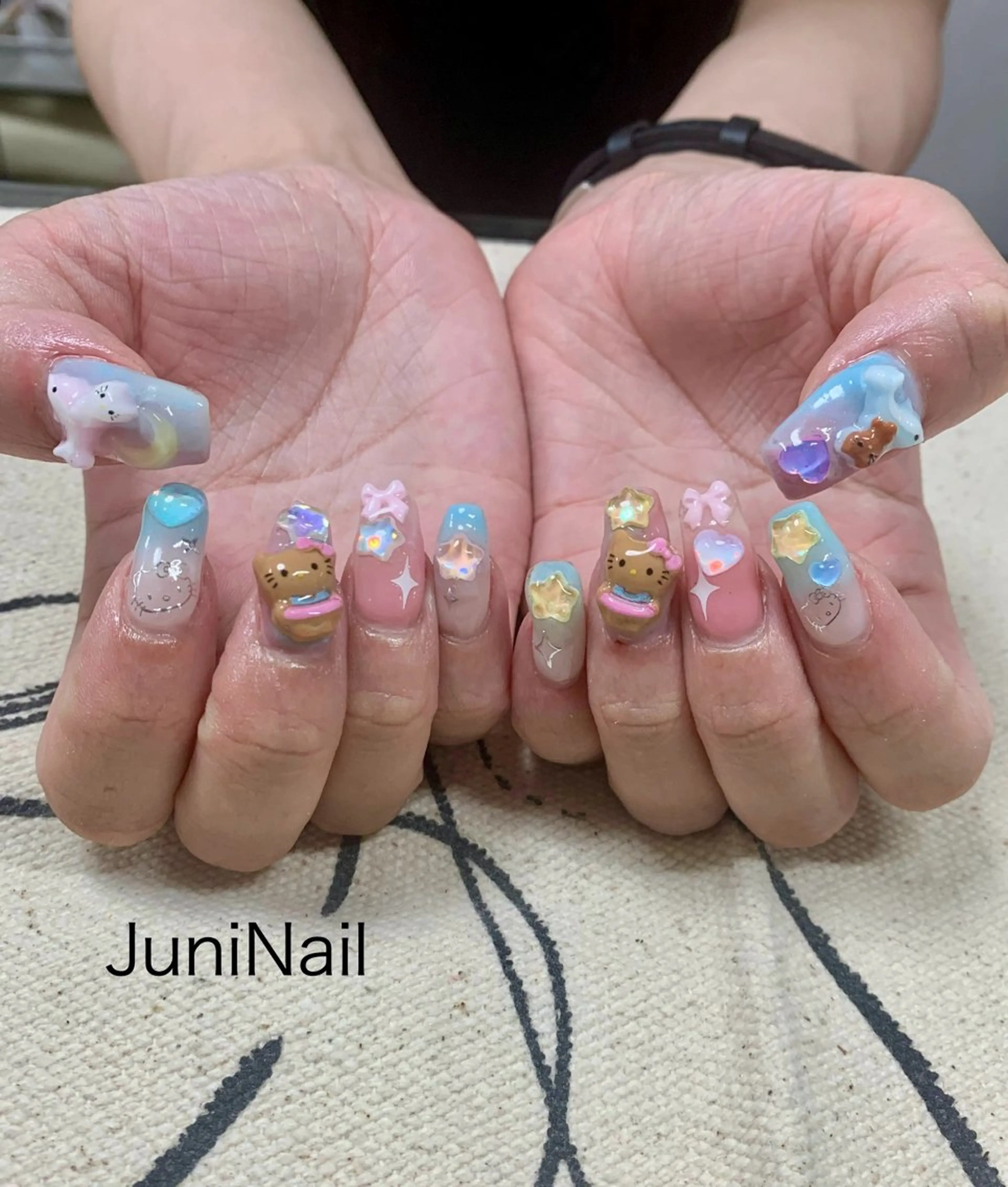 ネイル オーロラネイル クリアネイル 成人式 フラッシュネイル 氷ネイル・うるうるネイル ハンドネイル JuniNail 주니네일🇰🇷suのネイルデザイン