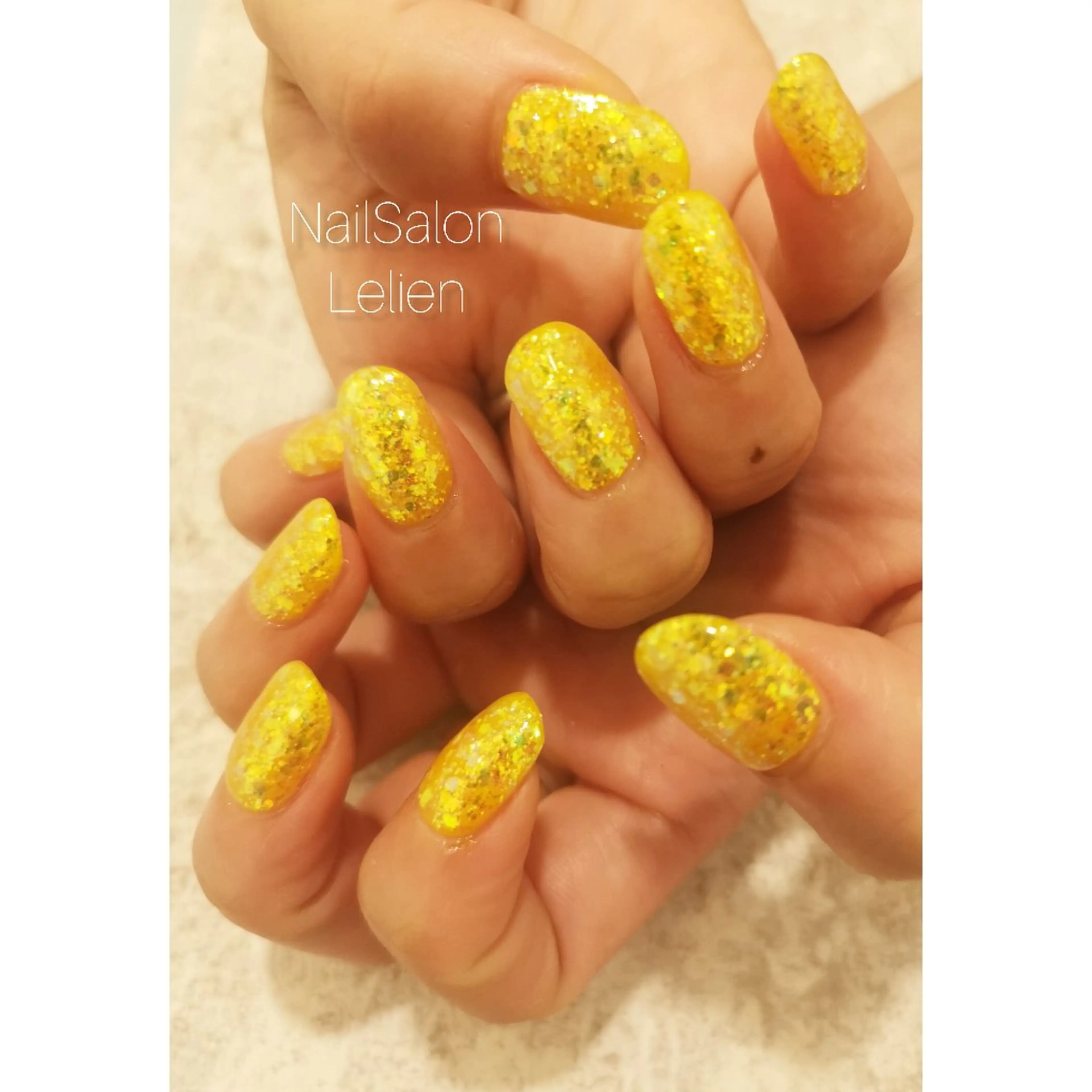 ネイル ラメ(グリッター) ワンカラーネイル 黄色 ハンドネイル 人気エリア💖完全個室【ルリエ】所属・ネイルサロン Lelienルリエのネイルデザイン