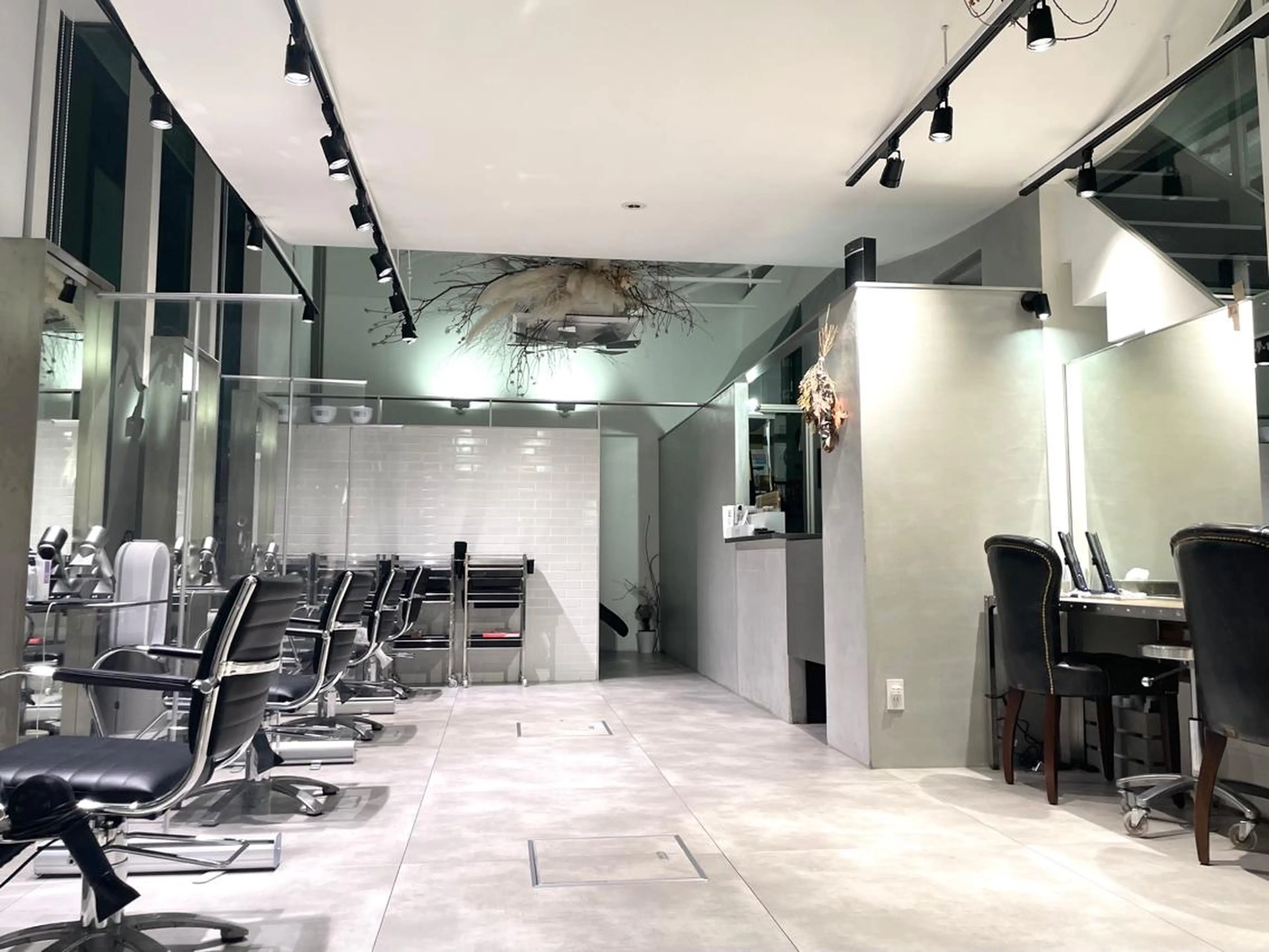 ケアブリーチ レイヤーカットのヘアスタイル