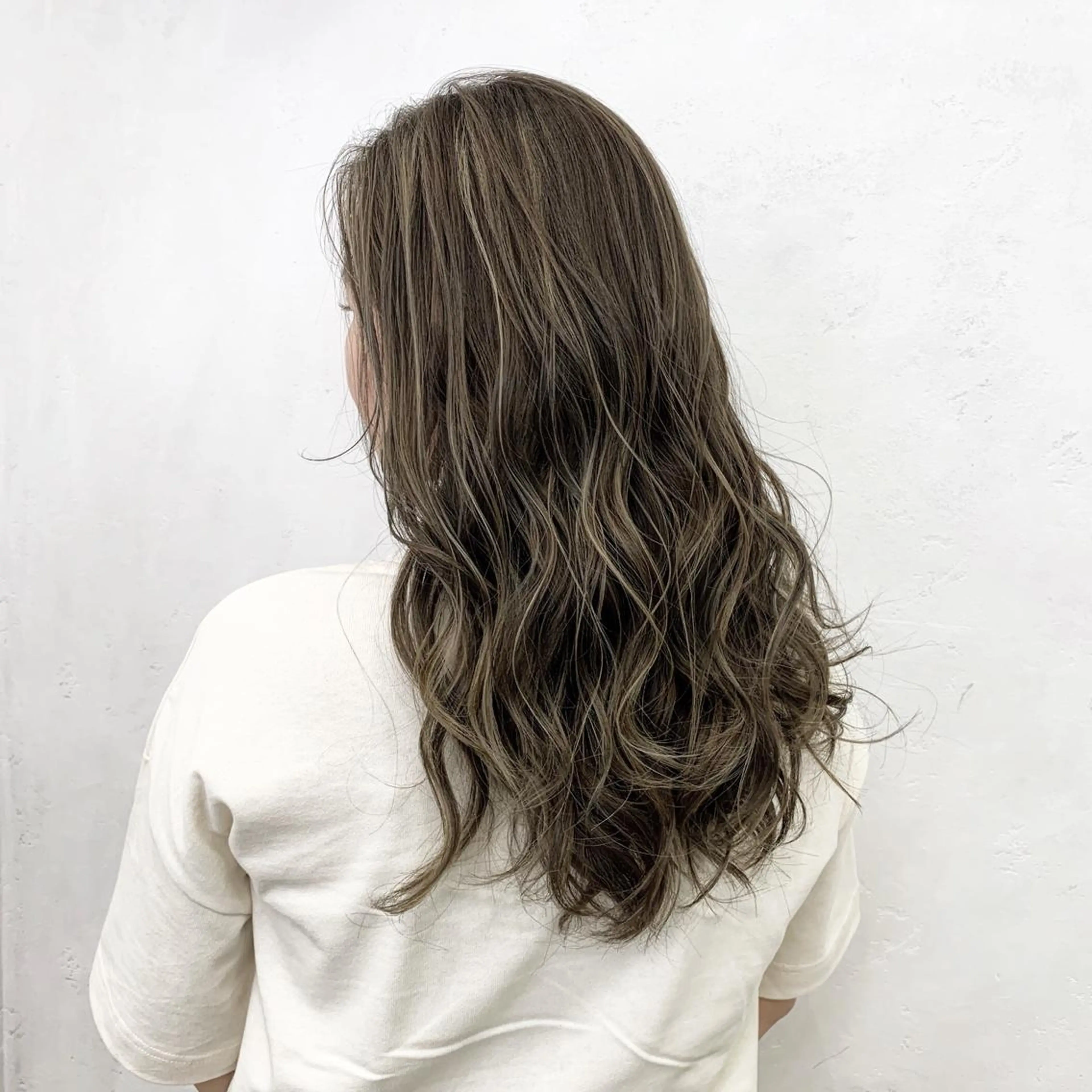 ロング カラー ヘアアレンジ グレージュ ハイライトカラー ハイライト ヘアカラー TATSUYA アートディレクターのヘアスタイル