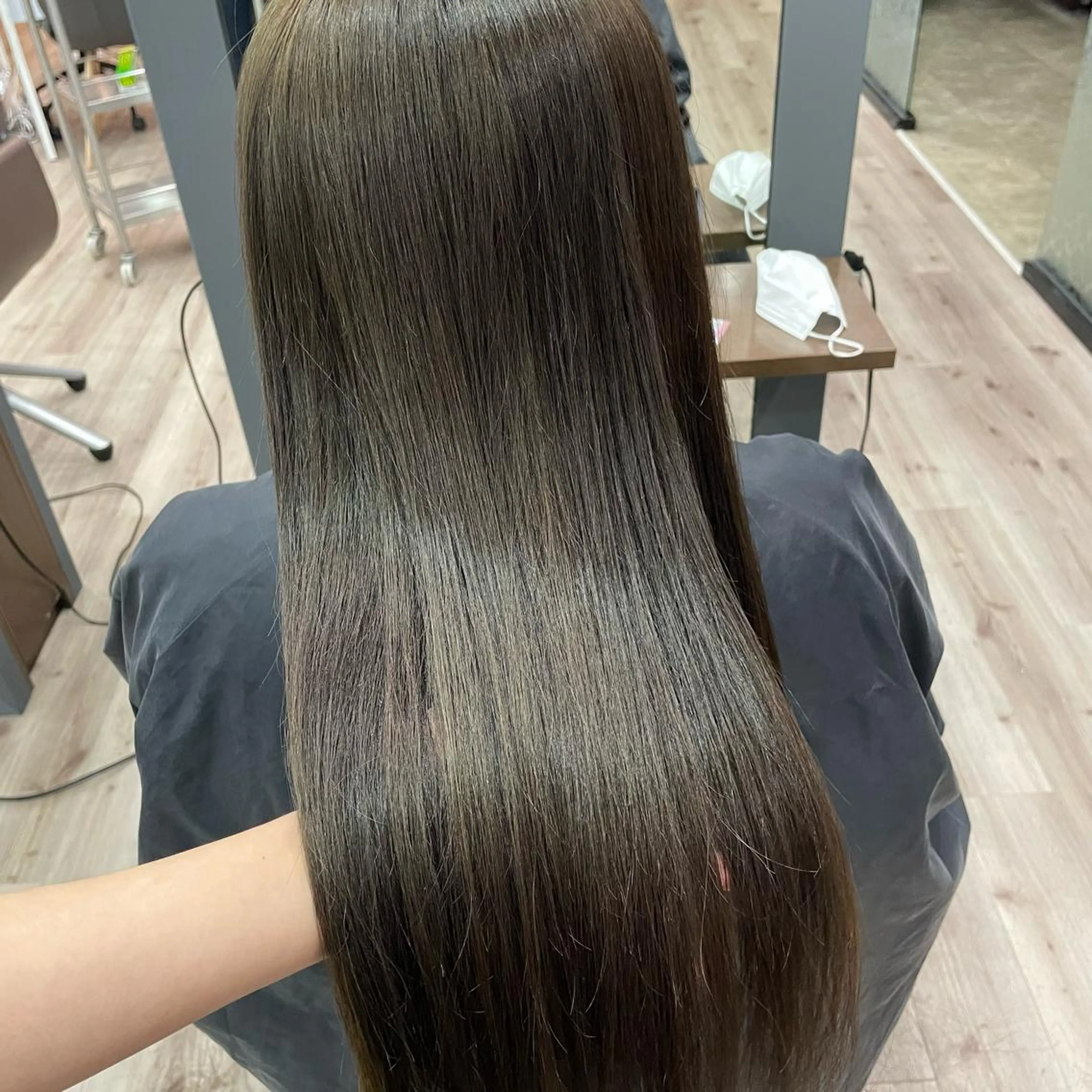 ロング カラー ベージュカラー ブリーチ 透明感カラー ハイライトカラー オリーブベージュ たなか りなのヘアスタイル