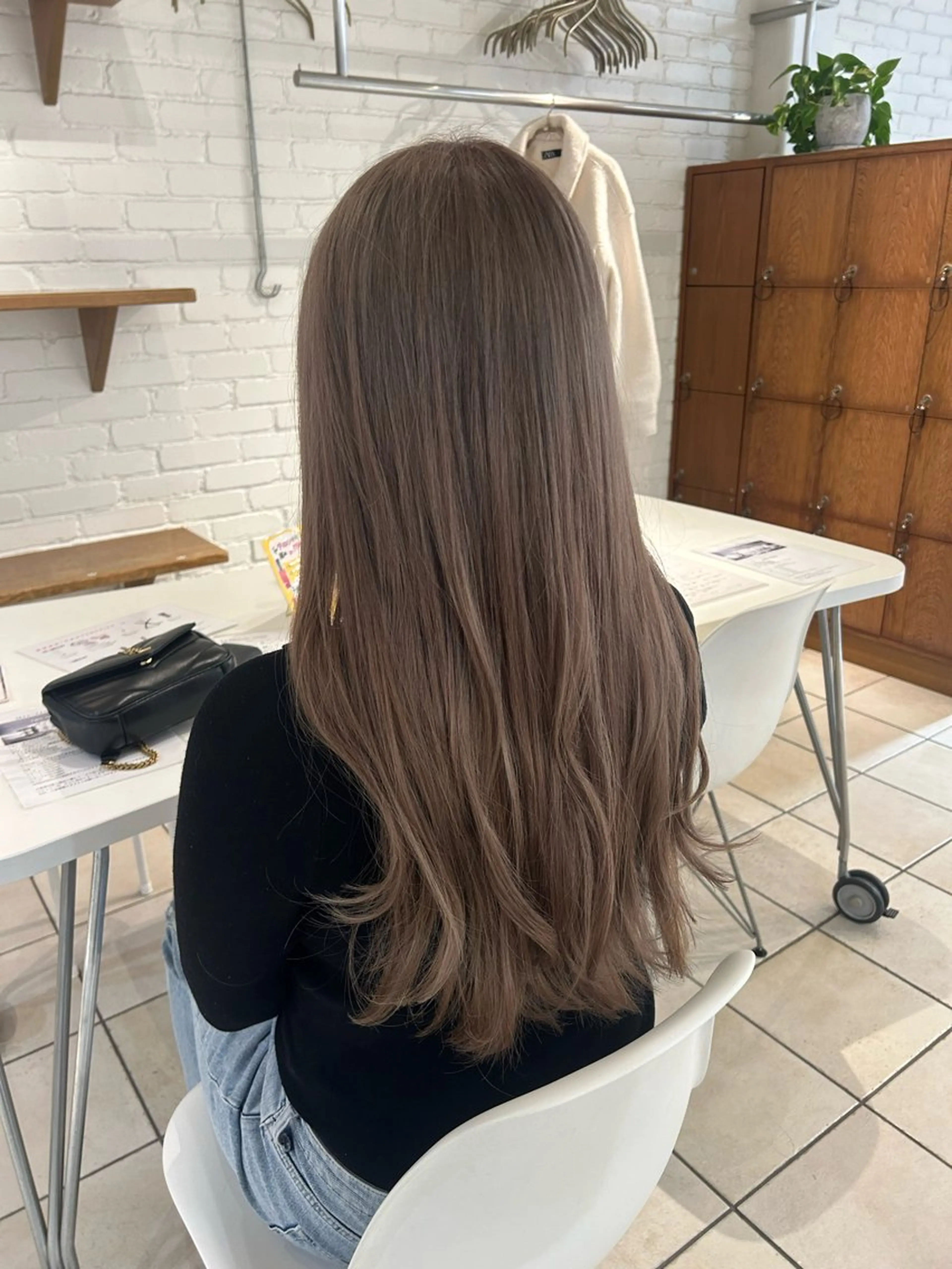 ロング カラー ベージュカラー ミルクティーベージュ 💫レイヤーカット 💫ブリーチ💫サキのヘアスタイル