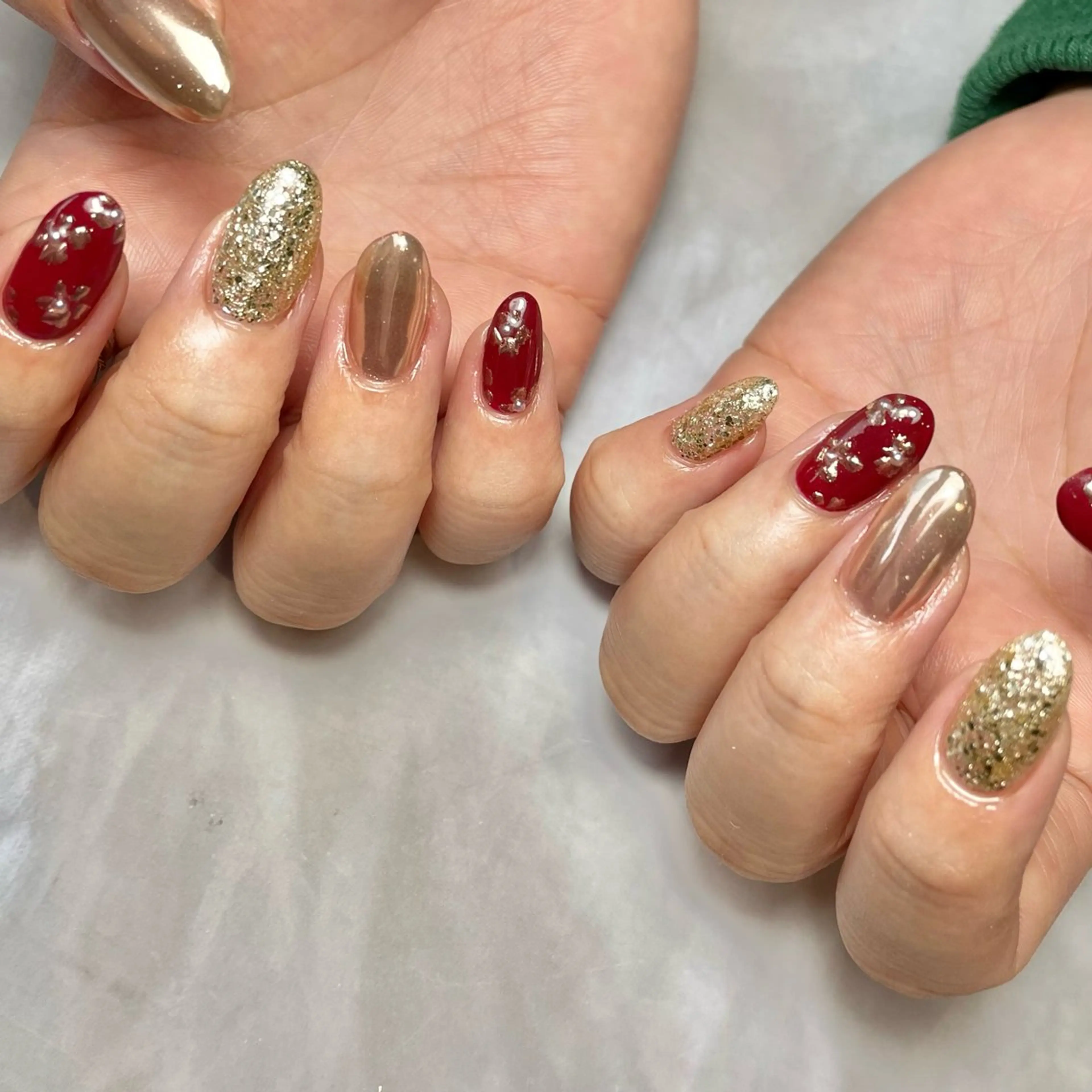 ネイル ゴールド 赤色 ハンドネイル Reflection marikoのネイルデザイン