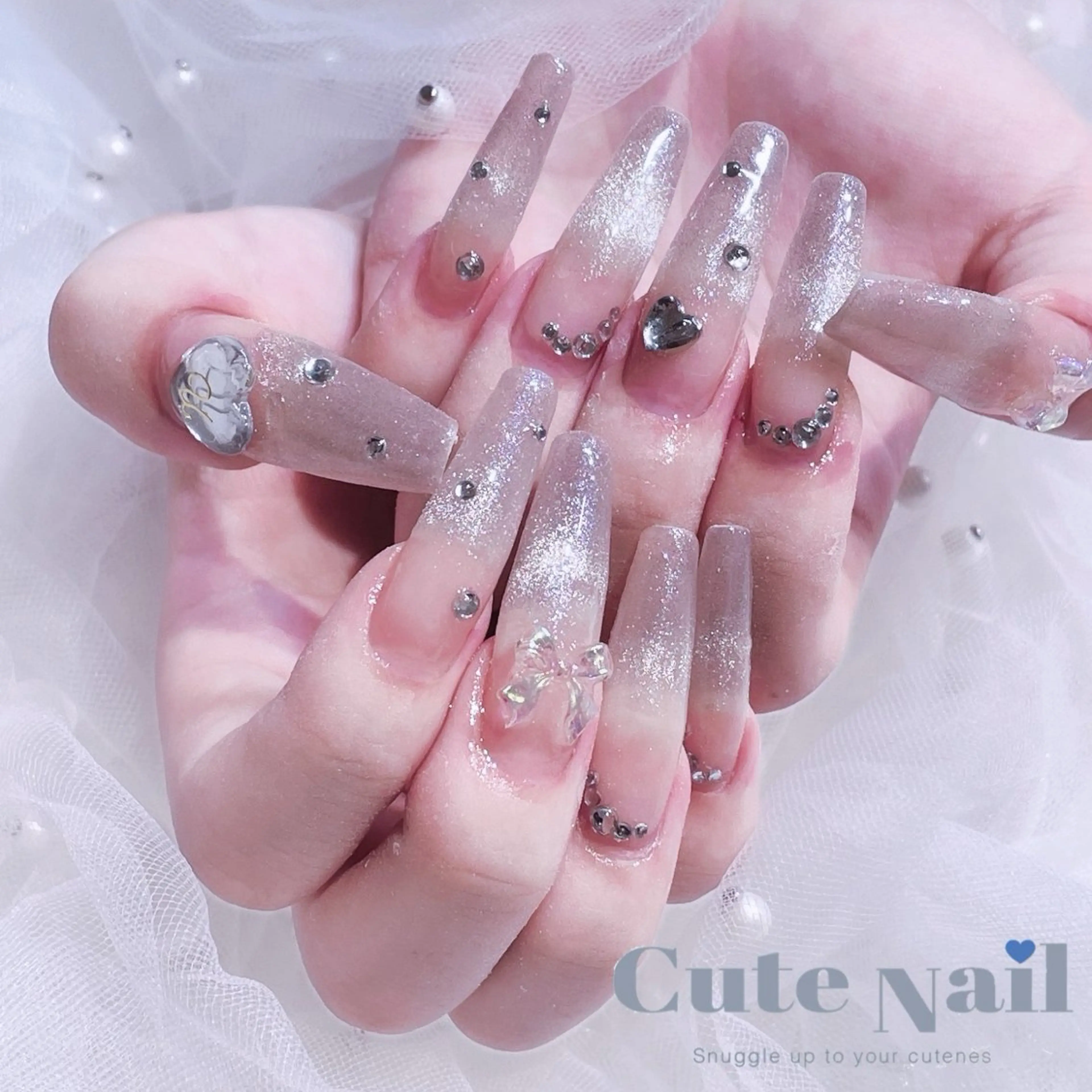 ネイル GO TODAY SHAiRE SALON原宿 Liber所属・️🫧もこ 艶感ネイル🫧のネイルデザイン