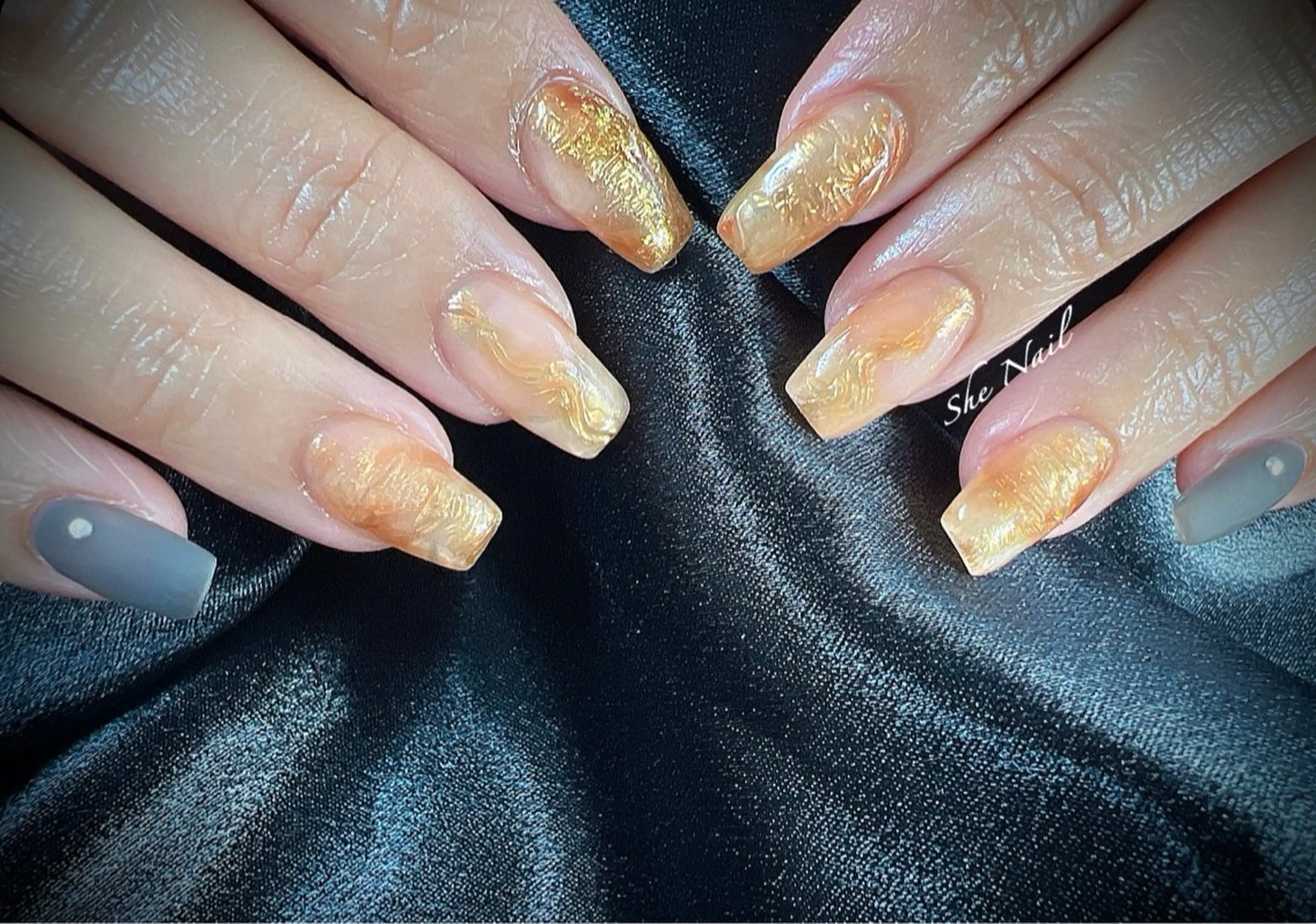 ネイル チークネイル ドット 長さ出し マグネットネイル 持ち込み ハンドネイル She   Nail所属・ISA_ BELLAのネイルデザイン