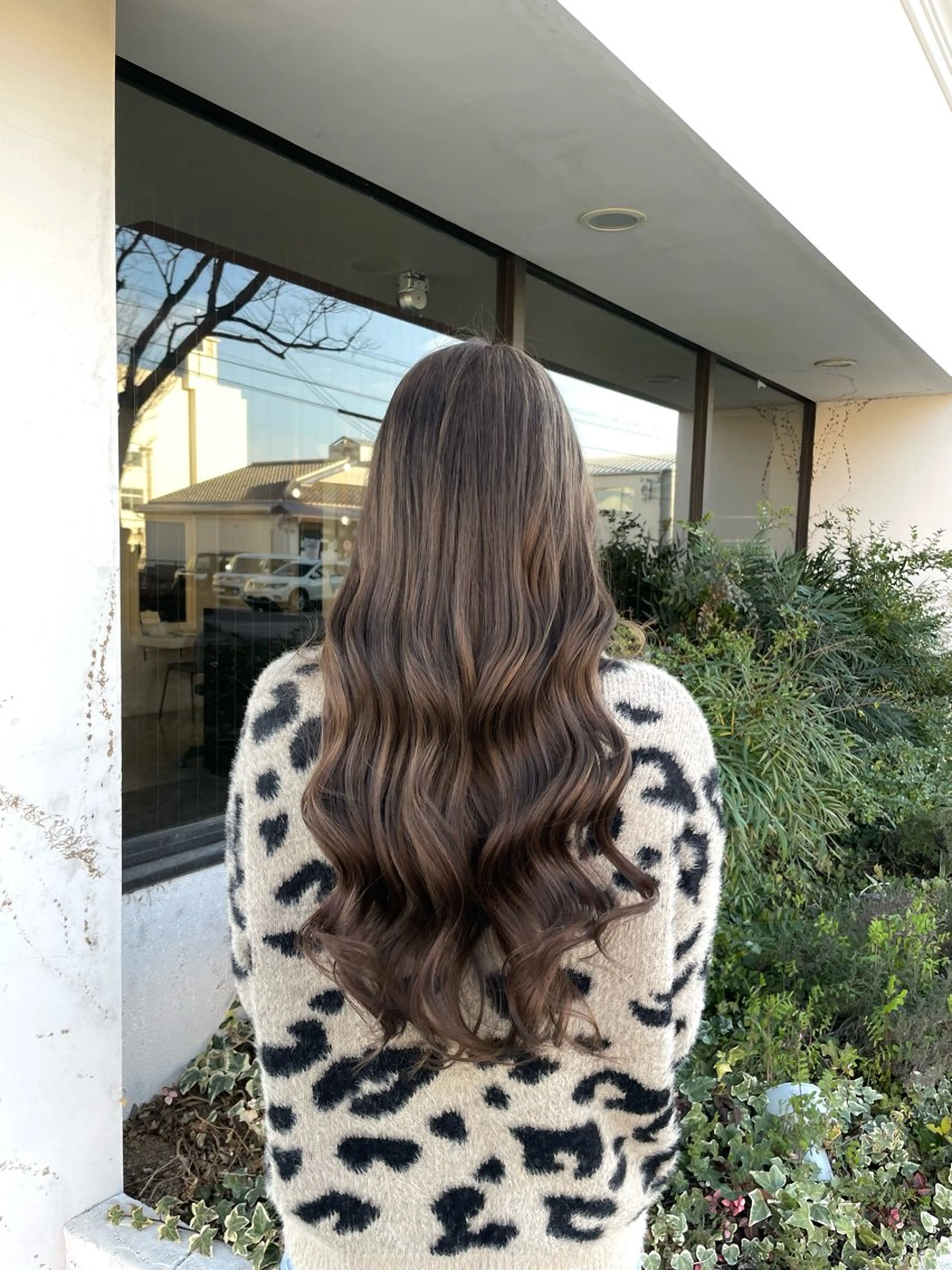 ロング ROZA germe所属・SHIO / ハイトーンカラーのヘアスタイル