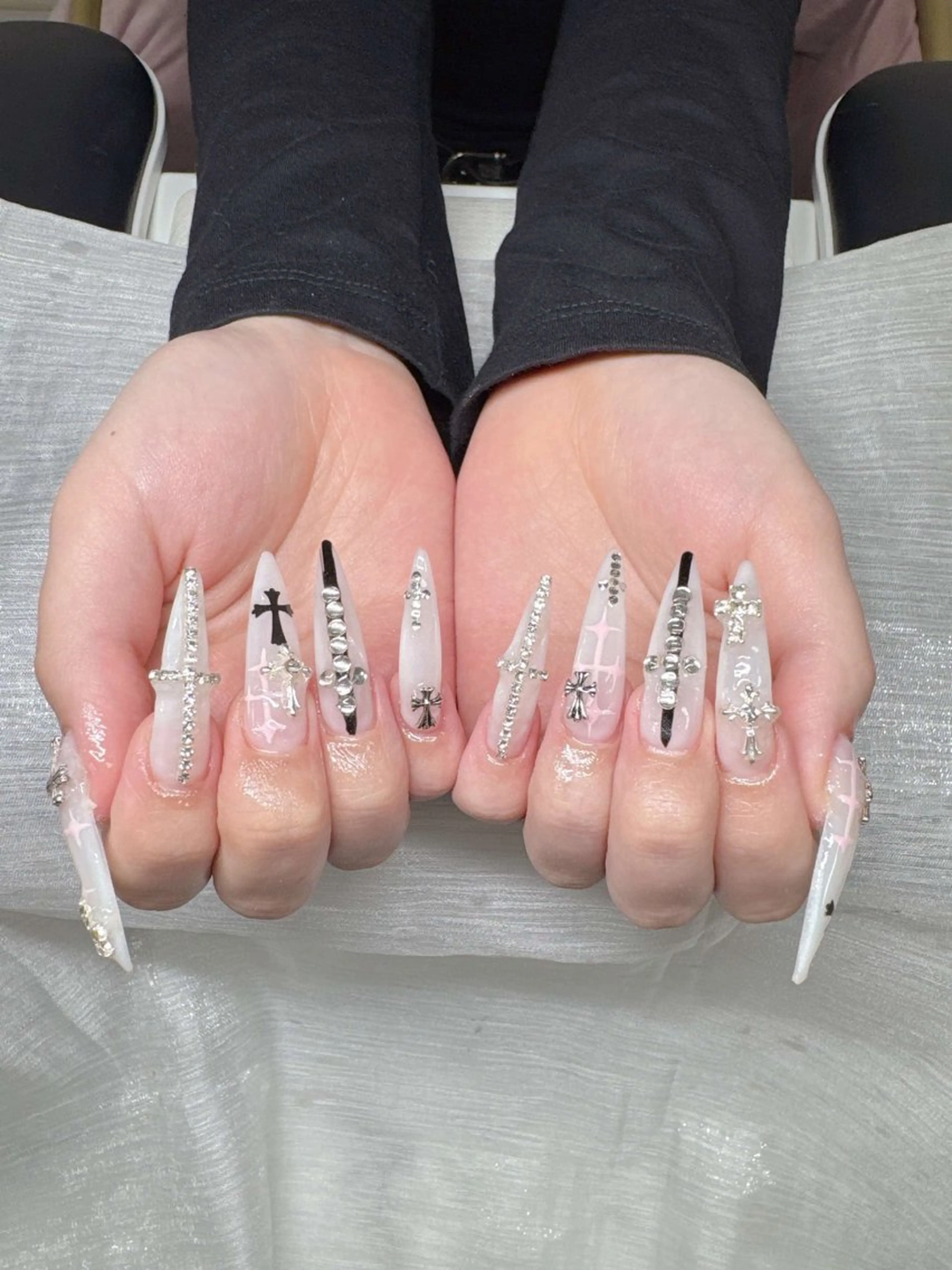 ネイル 長さ出し グラデーション 卒業式 キラキラネイル マグネットネイル Lee Nailsのネイルデザイン