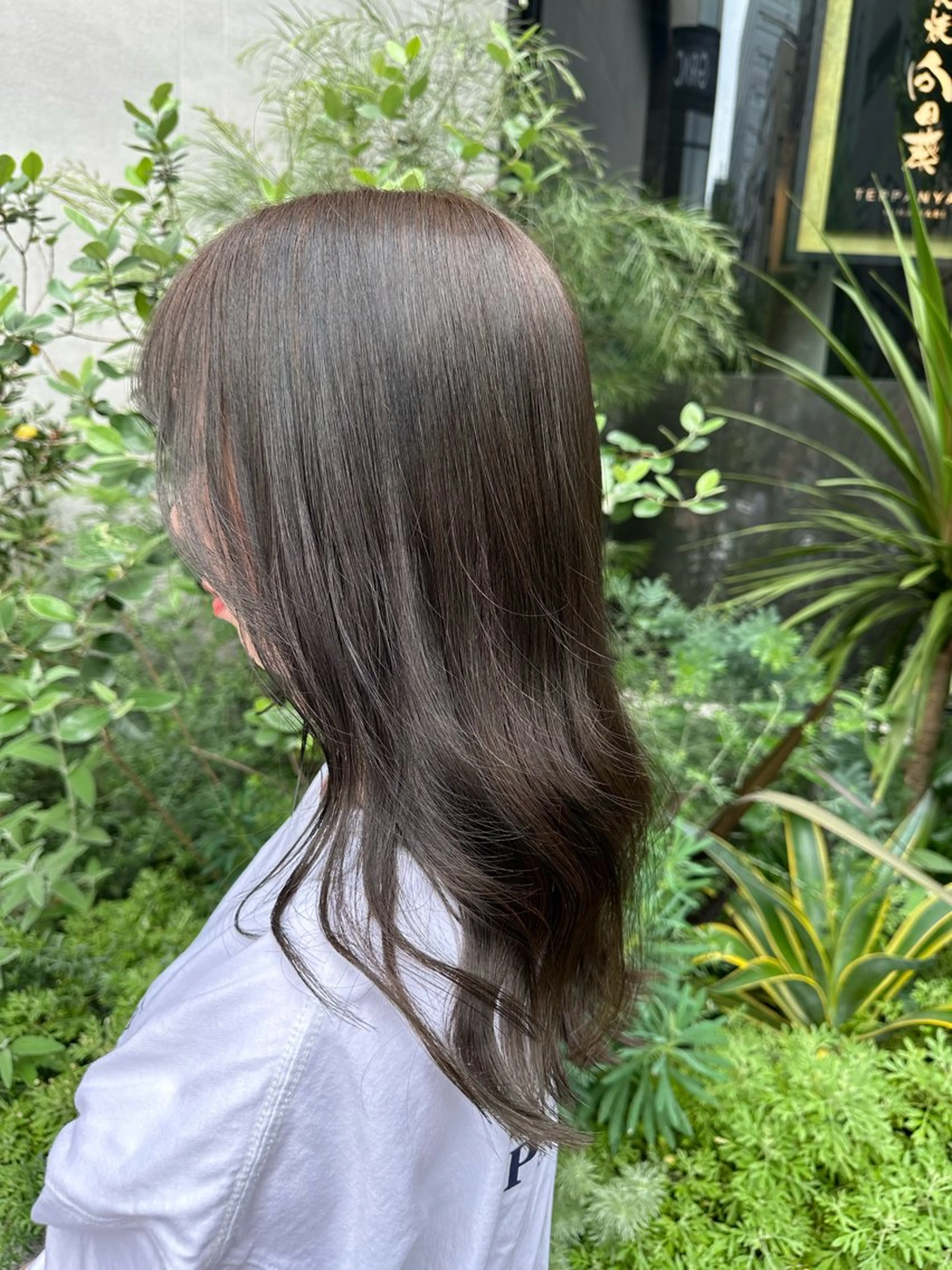 ミディアム カラー タイトボブ個性派カラ ーAKANEのヘアスタイル