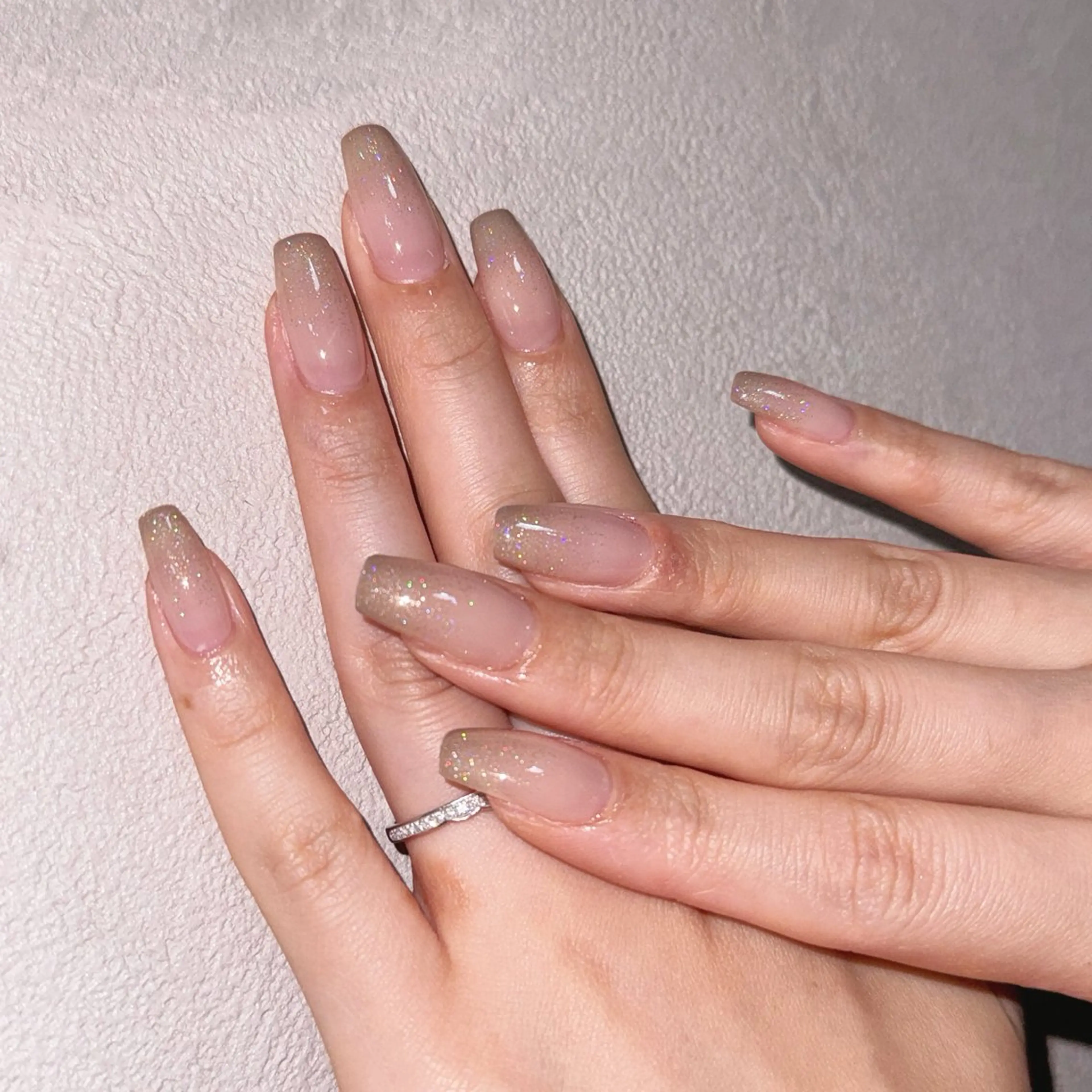 ネイル フラッシュネイル ゴールド グラデーション ラメ(グリッター) ラメグラデーション ハンドネイル ハンドケア 🎀NAIL🎀 AI🪄︎︎◝✩のネイルデザイン