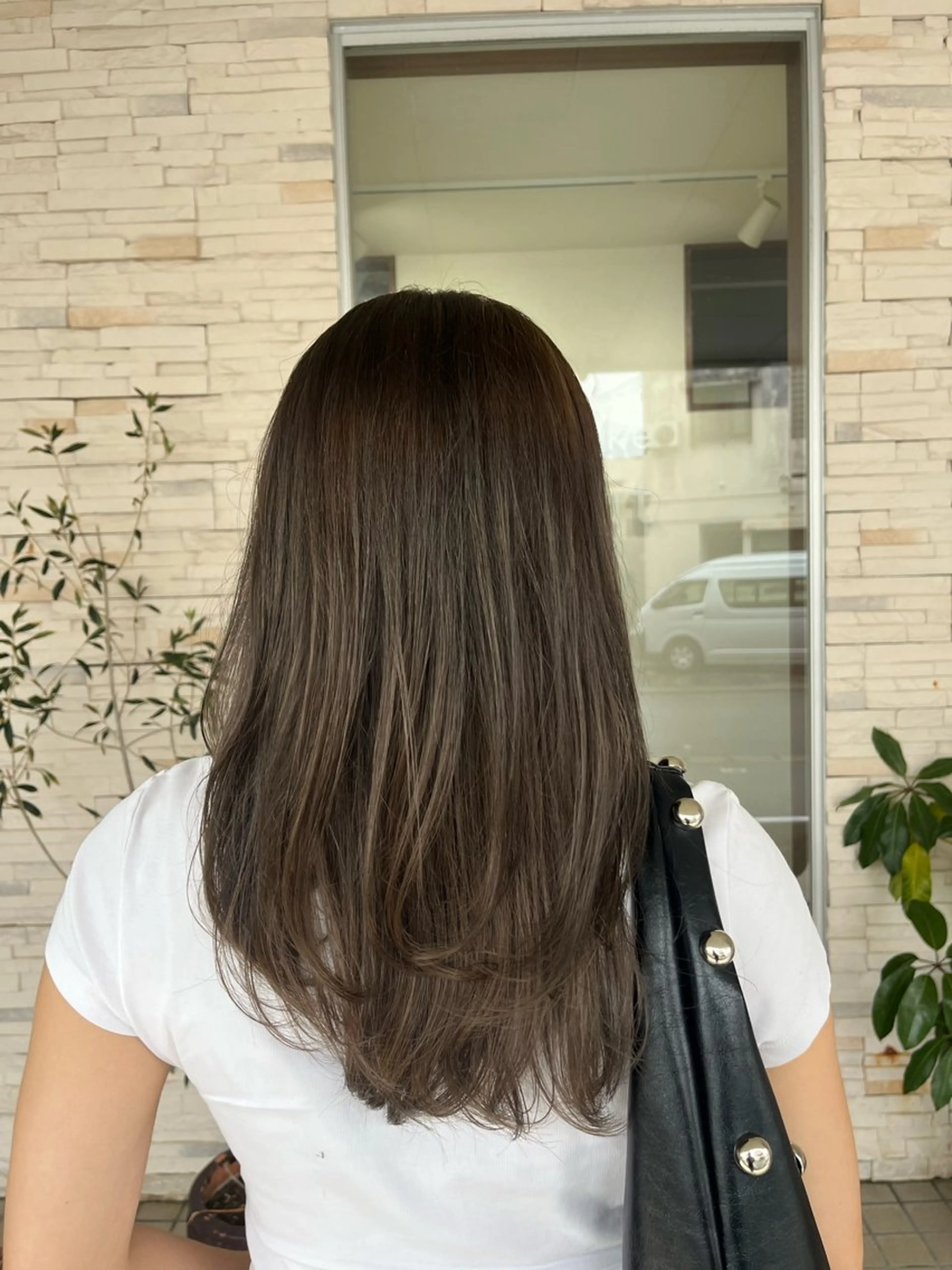 セミロング カラー ヘアカラー 喜屋武 美月のヘアスタイル