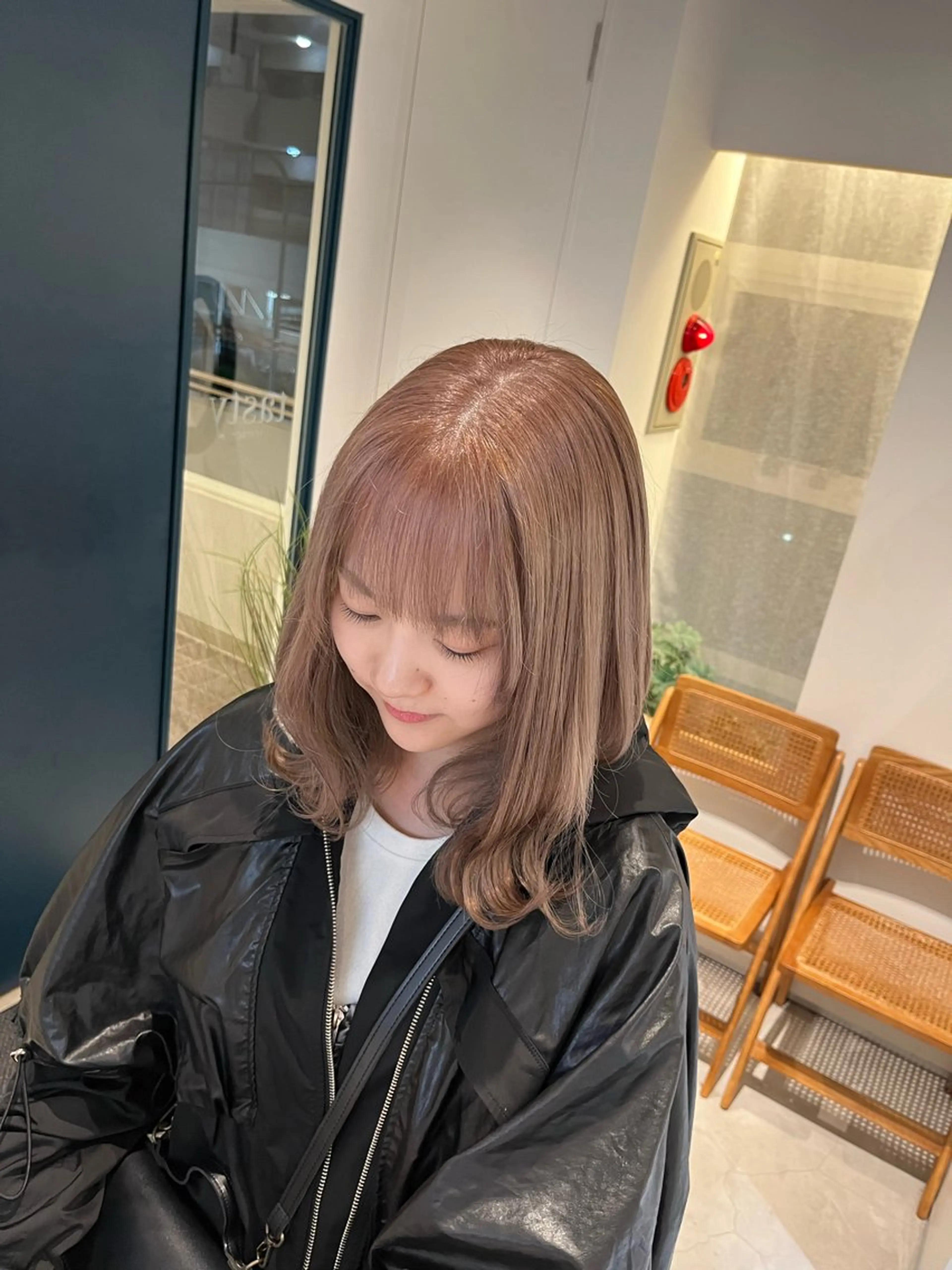 ミディアム カラー 艶髪ブリーチ/レイヤ ー/竹本幸希のヘアスタイル