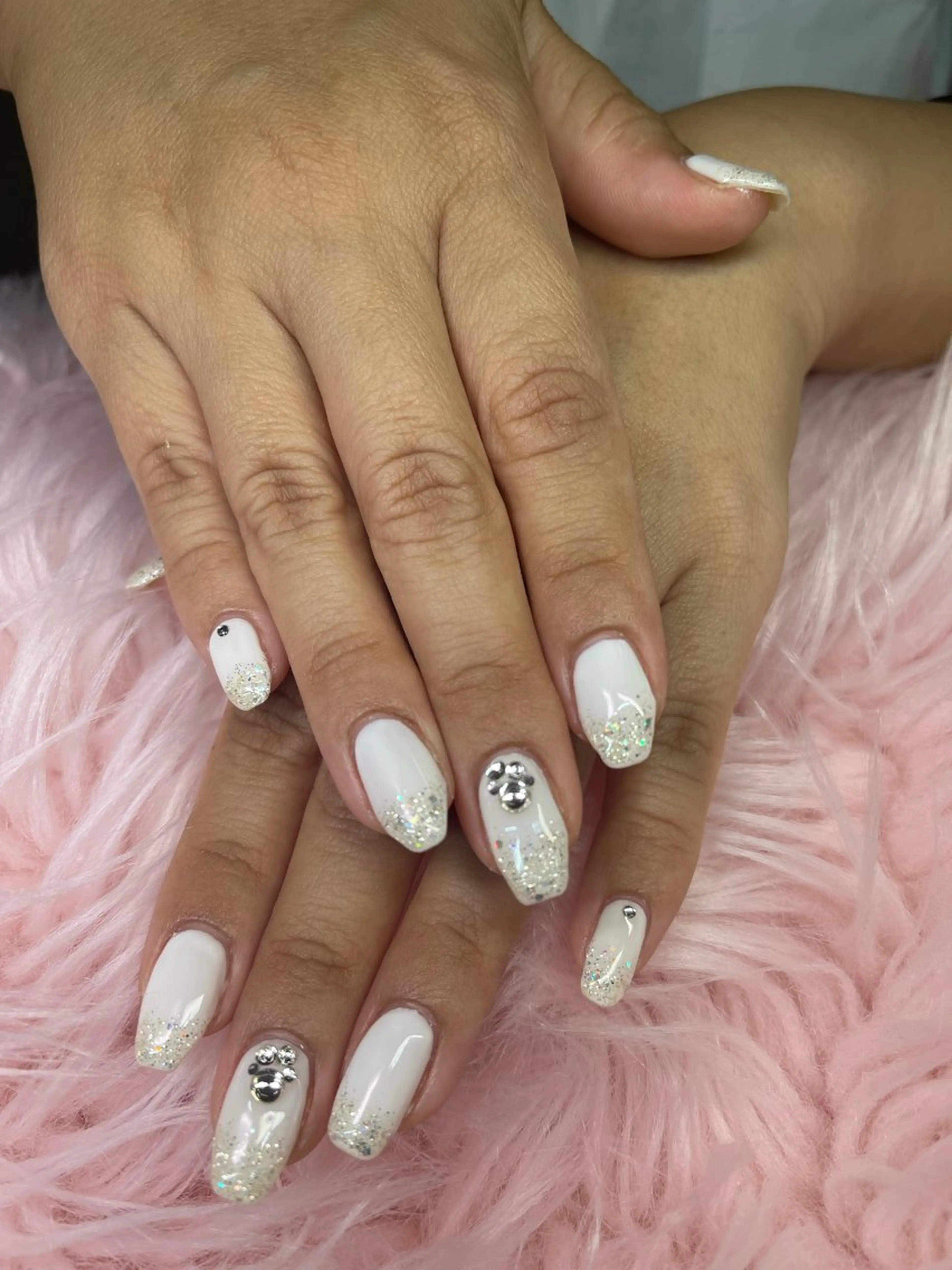 ネイル ホワイト ネイルサロンキュアイスト所属・キュアイスト アコパラジェル調布のネイルデザイン