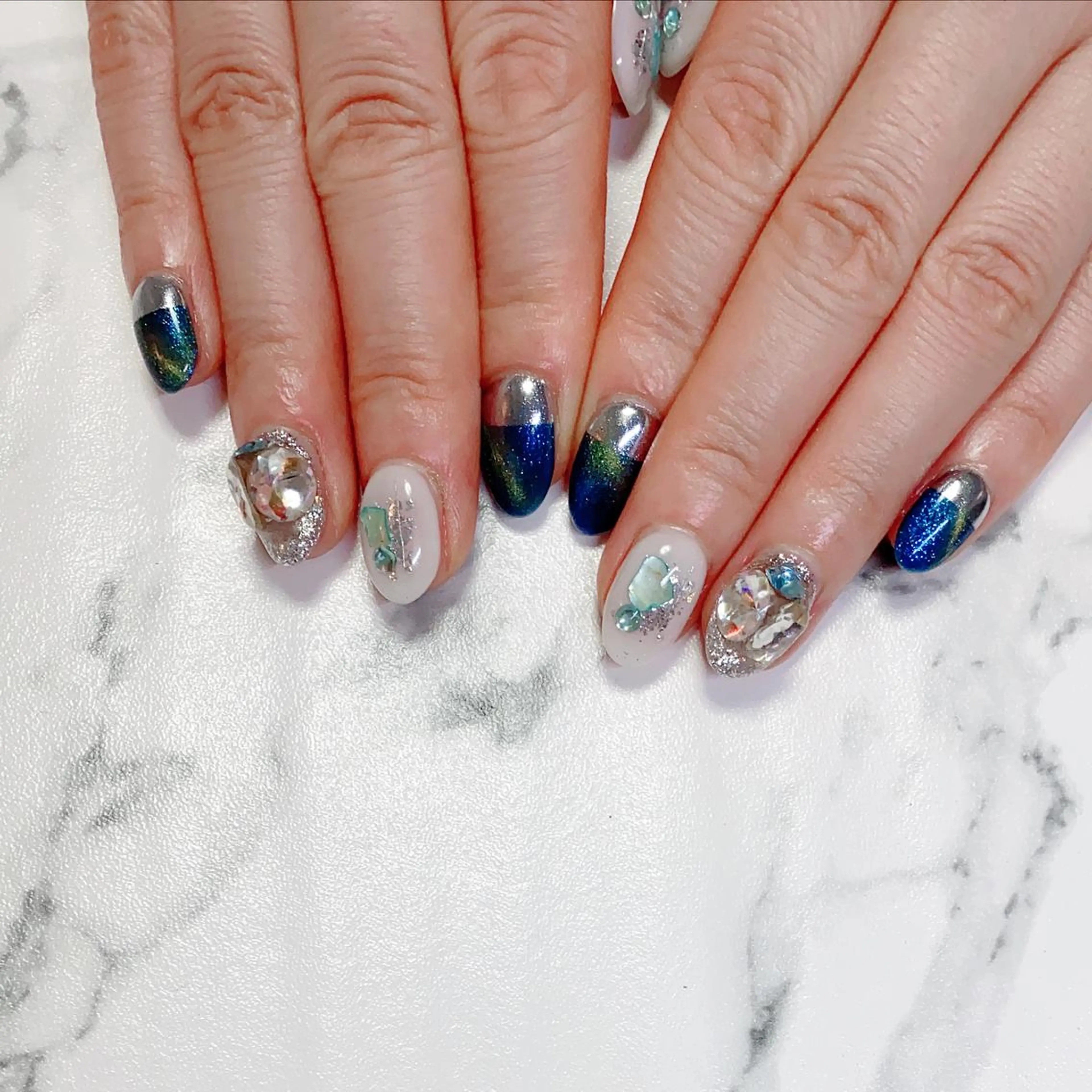 ロング カラー ネイル Q Free nailsのネイルデザイン