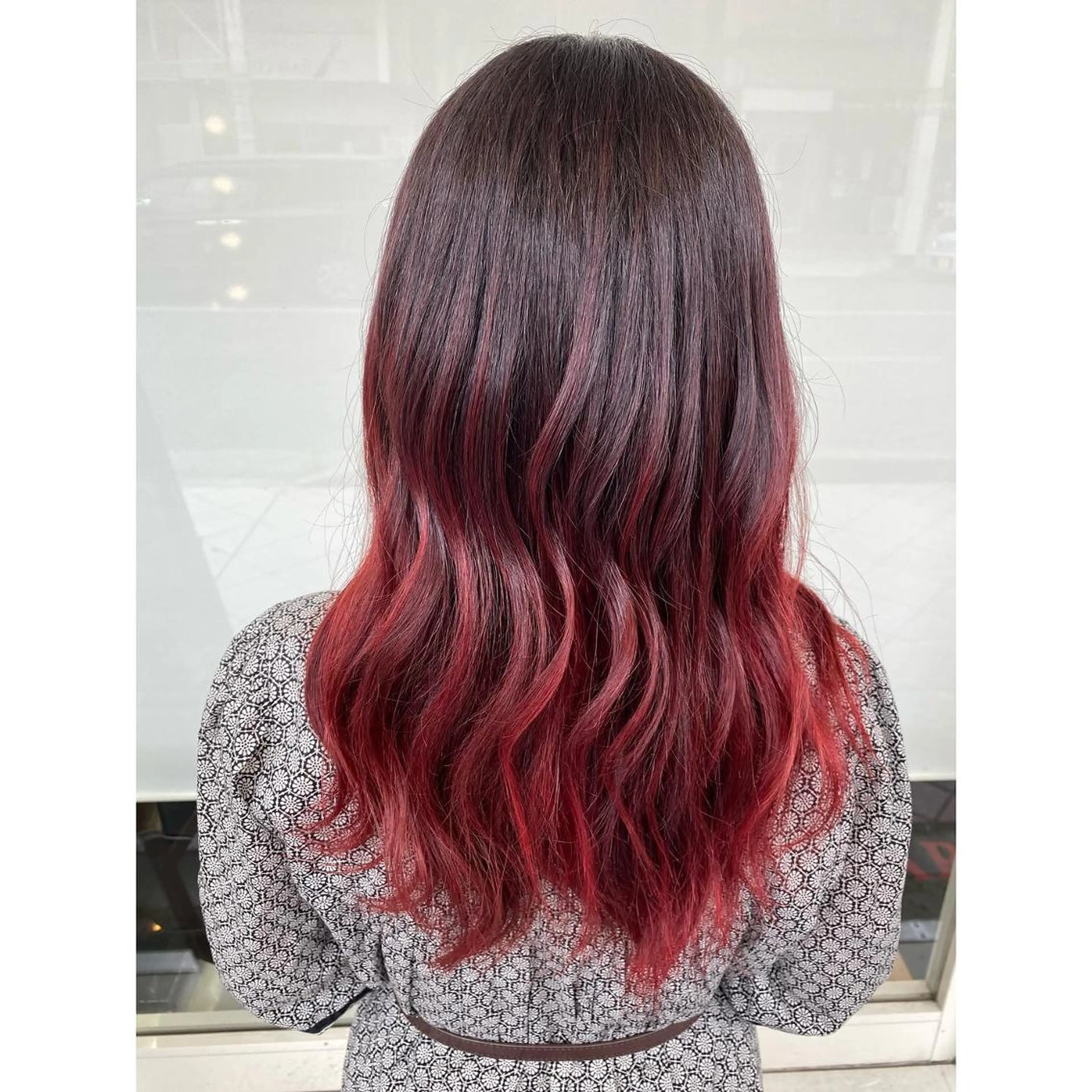 ミディアム カラー パーマ ブラウンカラー カシス グラデーションカラー ピンクカラー レッドカラー オーガニックカラー/ 髪質改善/暗髪/ボブのヘアスタイル