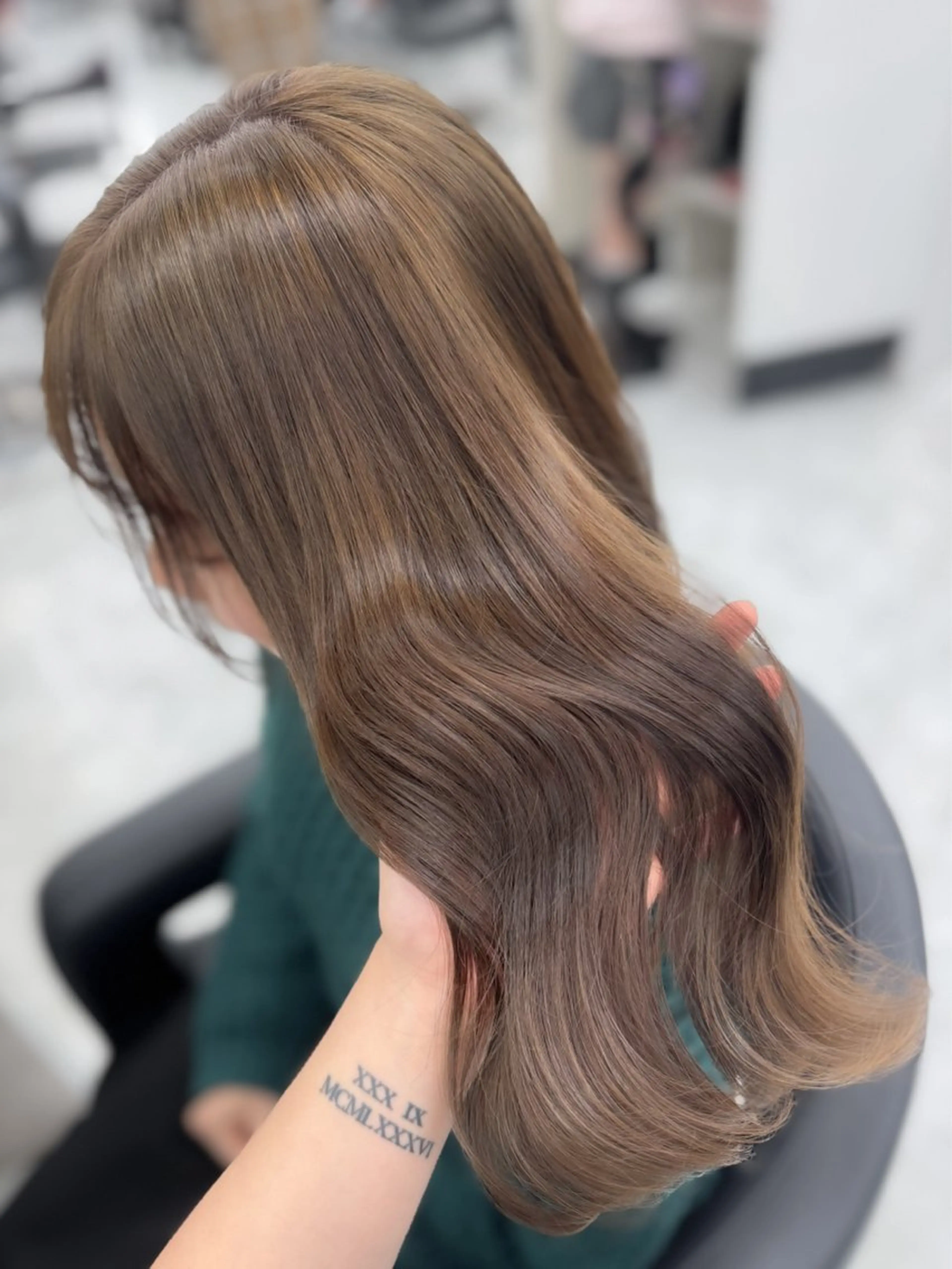ミディアム カラー ヘアアレンジ カット ヘアカラー トリートメント ヘッドスパ ヘアセット 縮毛矯正ボブ🤍 韓国ヘア/ひかりのヘアスタイル