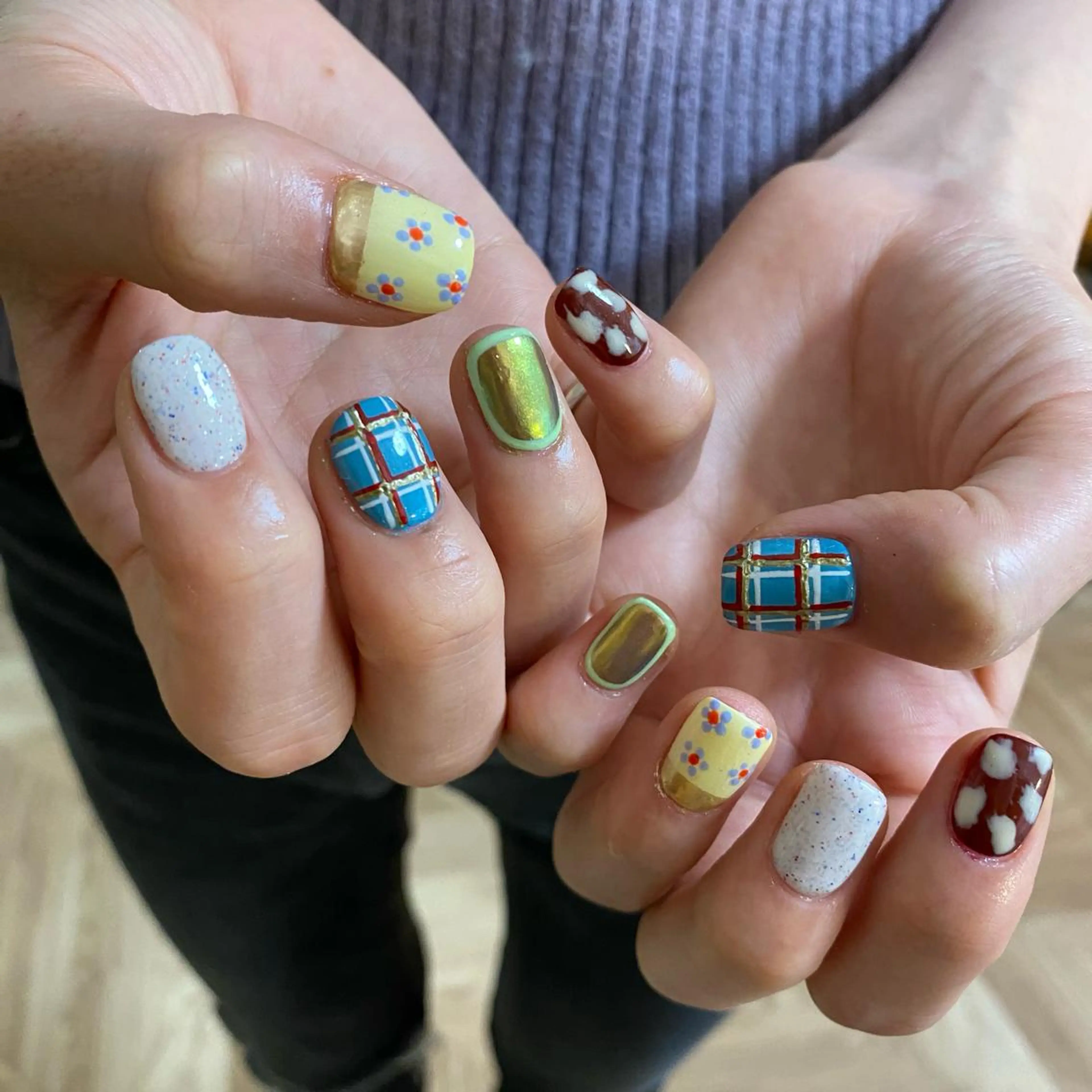 ネイル ハンドネイル Amber21.所属・Nagahama Akariのネイルデザイン