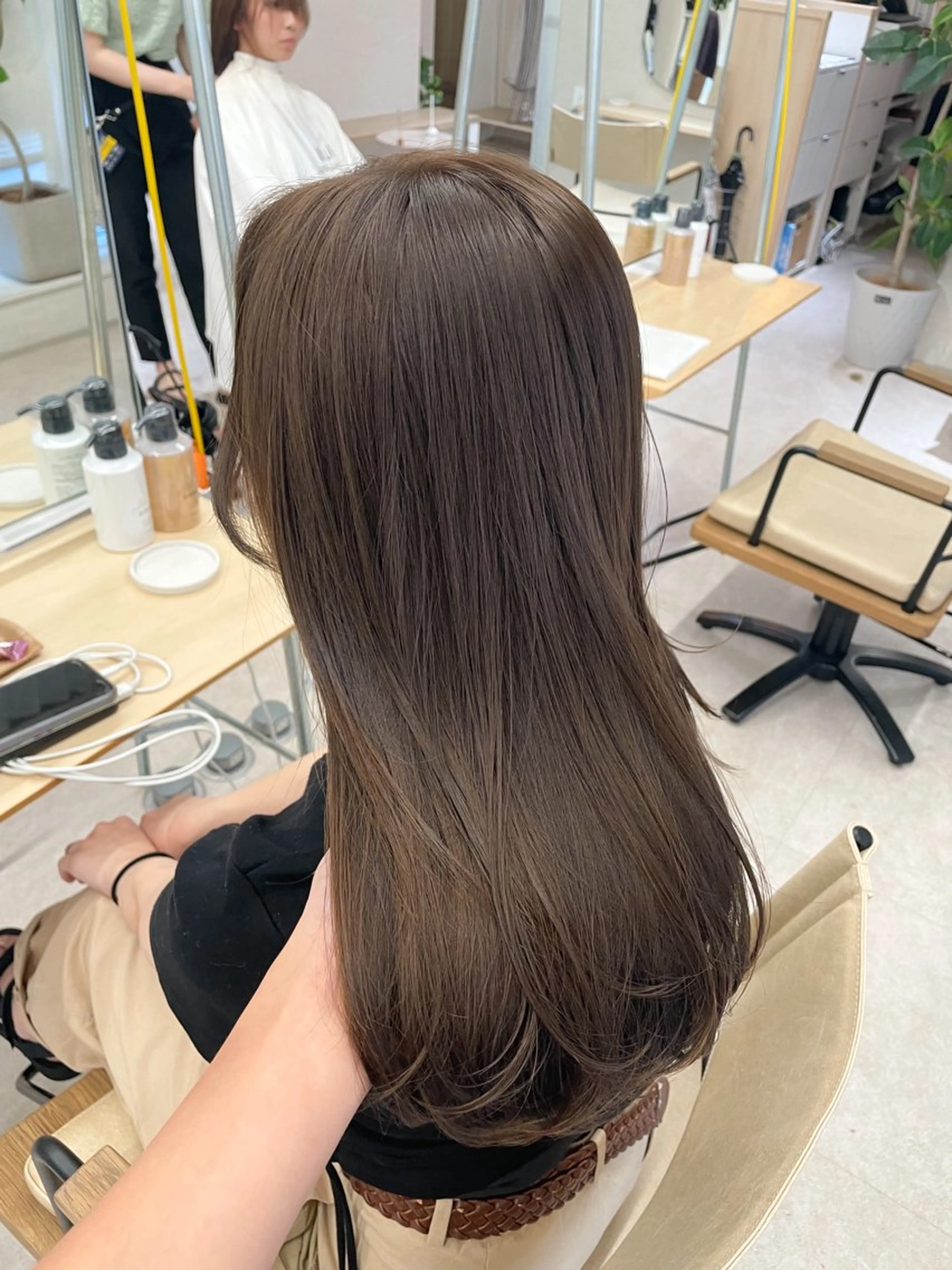 カラー ブラウンカラー 透明感カラー くすみブラウン イルミナカラー 辺見 葵のヘアスタイル