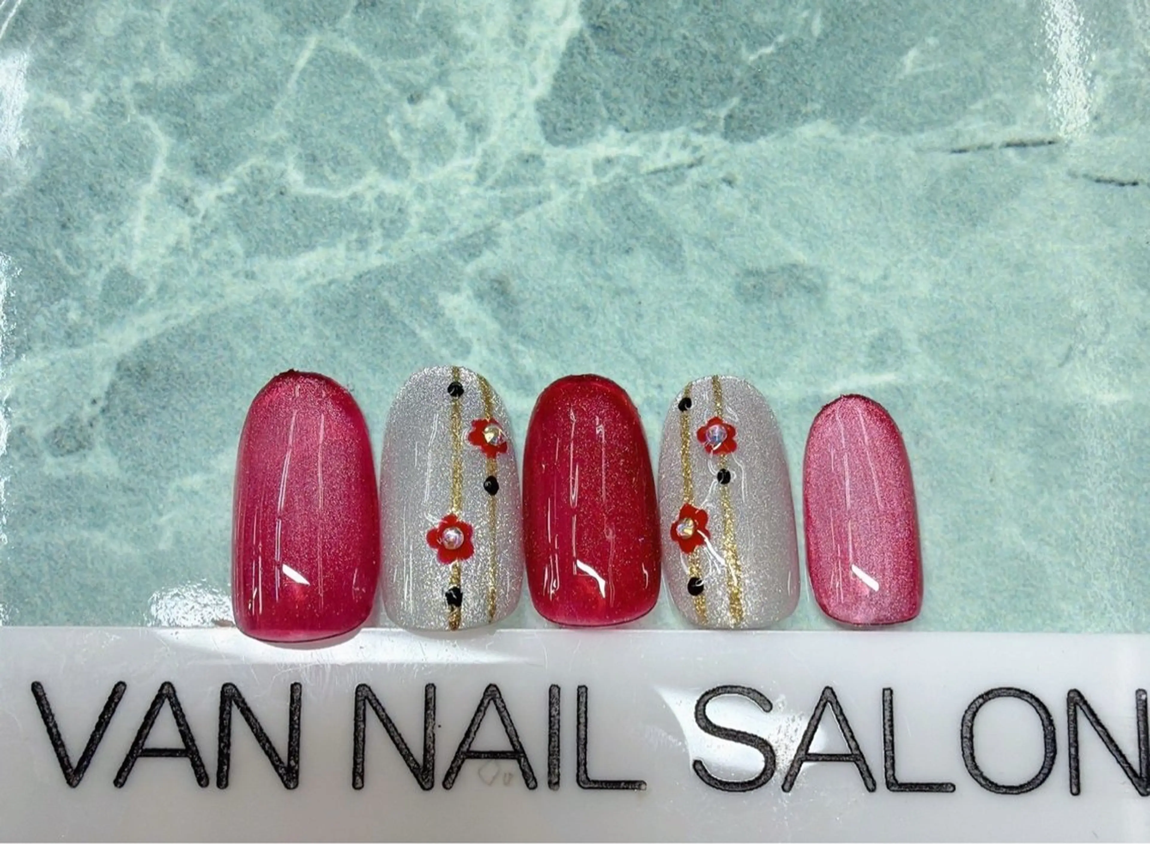 ネイル ハンドネイル フットネイル Van Nail Salonのネイルデザイン