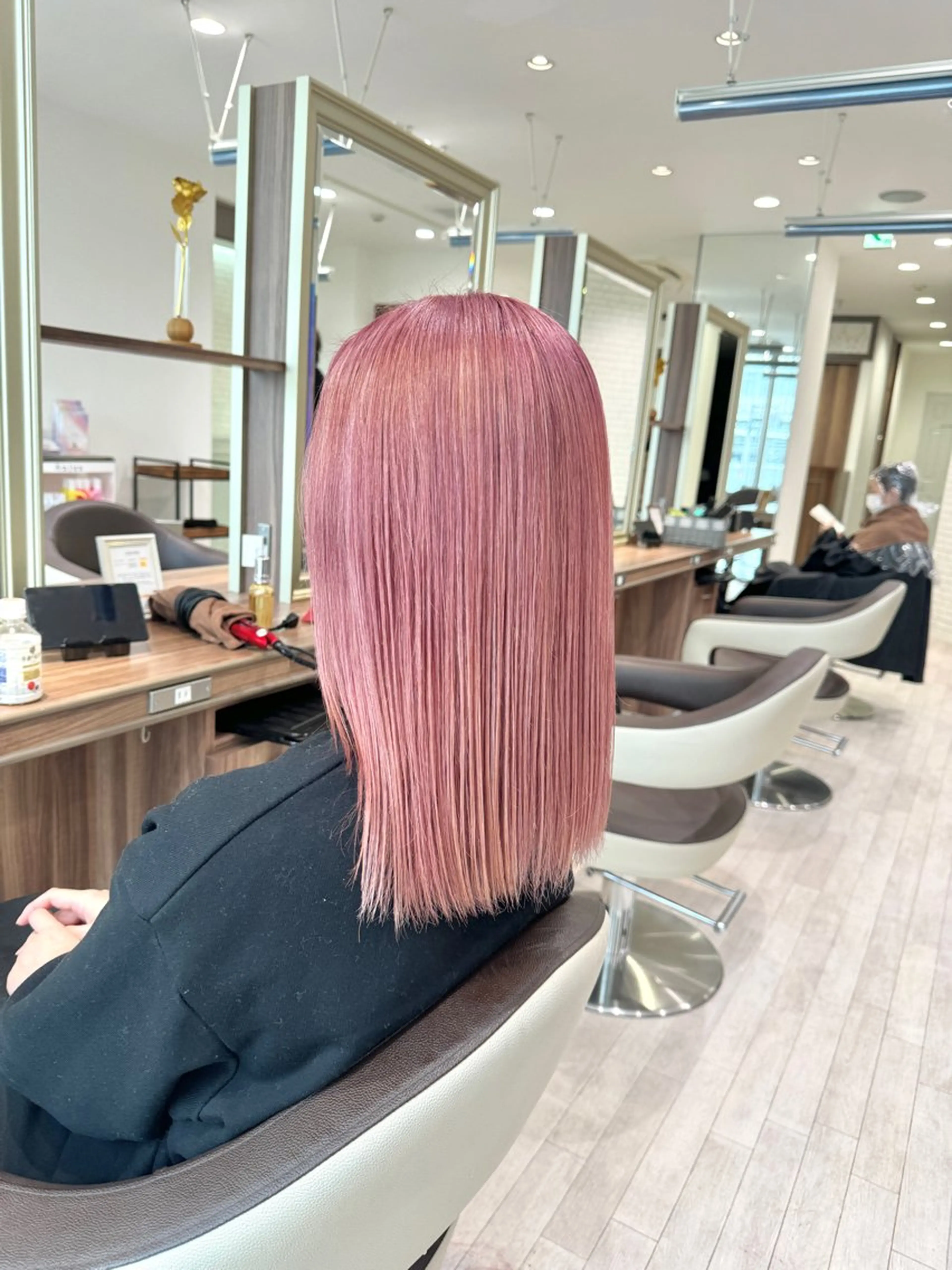 セミロング カラー ヘアカラー Re:st所属・Miyavi/カラー ショートボブのヘアスタイル