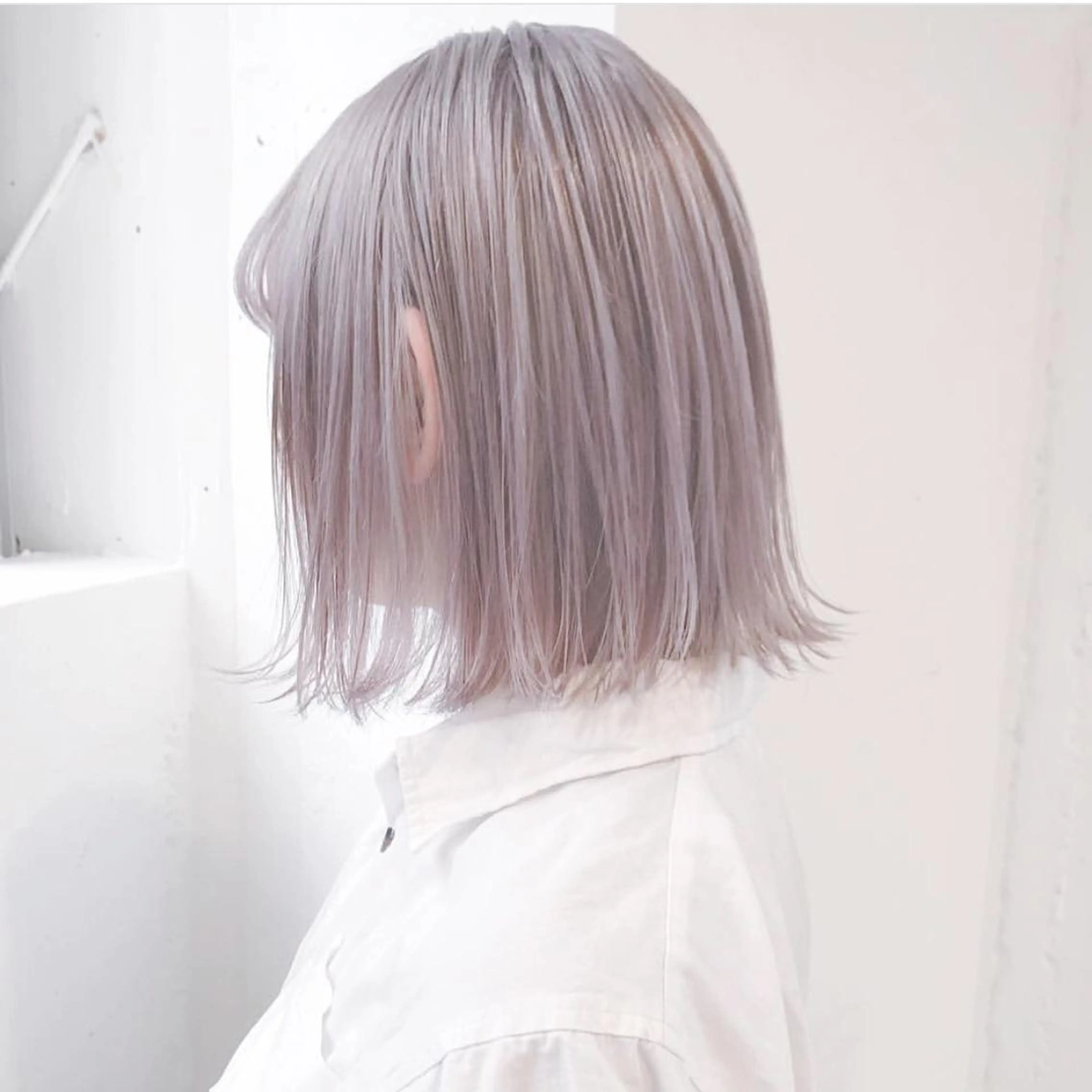 ミディアム カラー アッシュ ベージュカラー ブリーチ 透明感カラー ラベンダーカラー Mu所属・Mu ミューのヘアスタイル