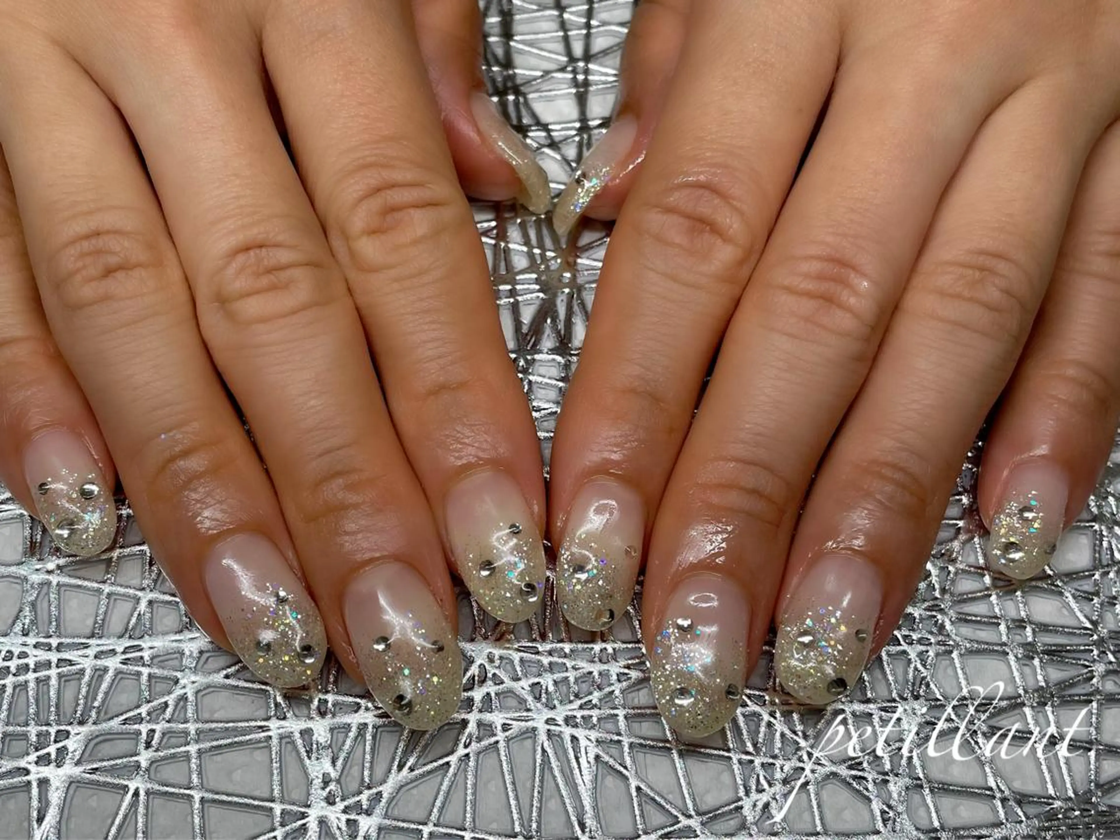 ネイル アートネイル キラキラネイル ラメ(グリッター) シルバー petillant所属・nail salon petillantのネイルデザイン