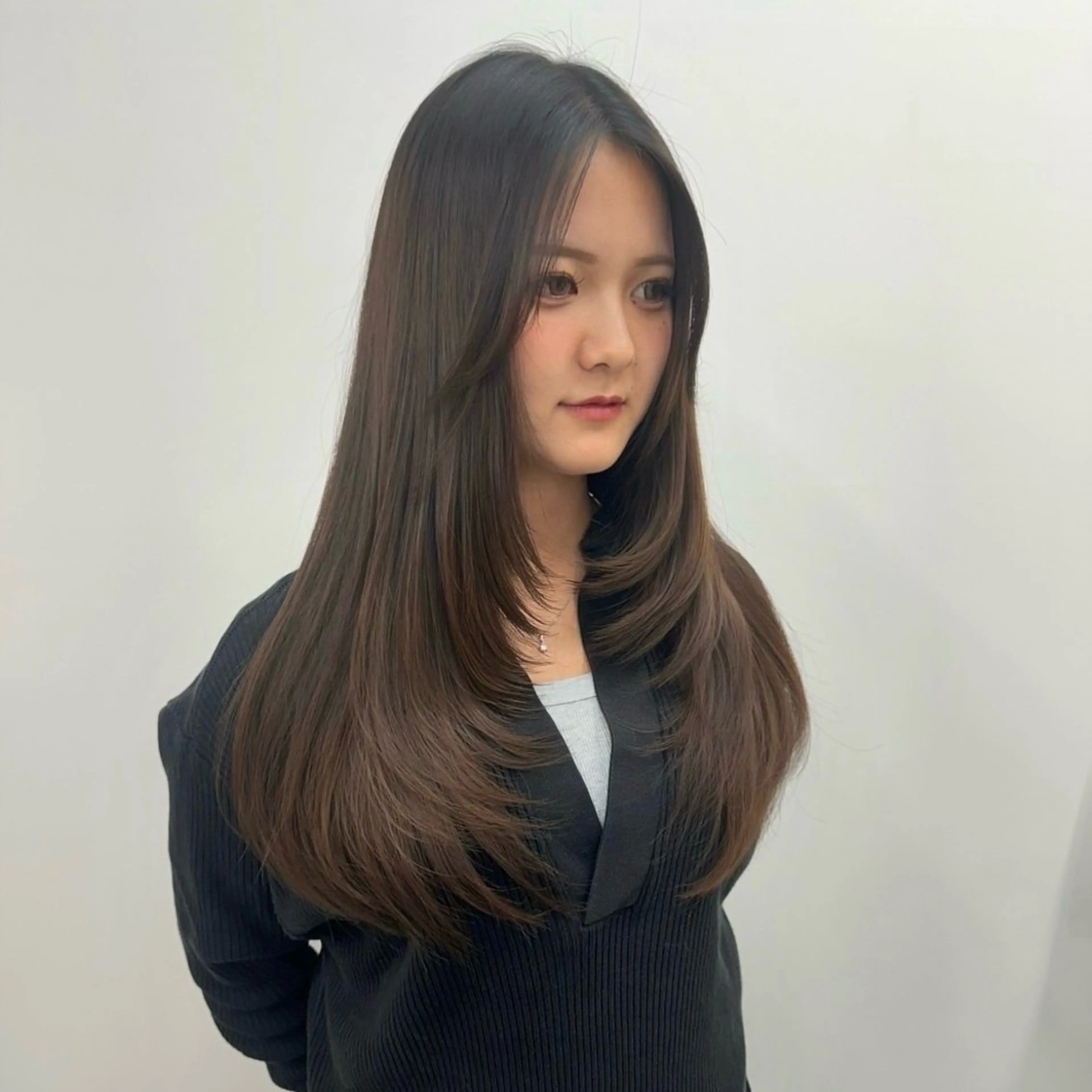 ロング カラー 顔周りカット レイヤーカット 山崎結菜 🫧透明感カラーのヘアスタイル