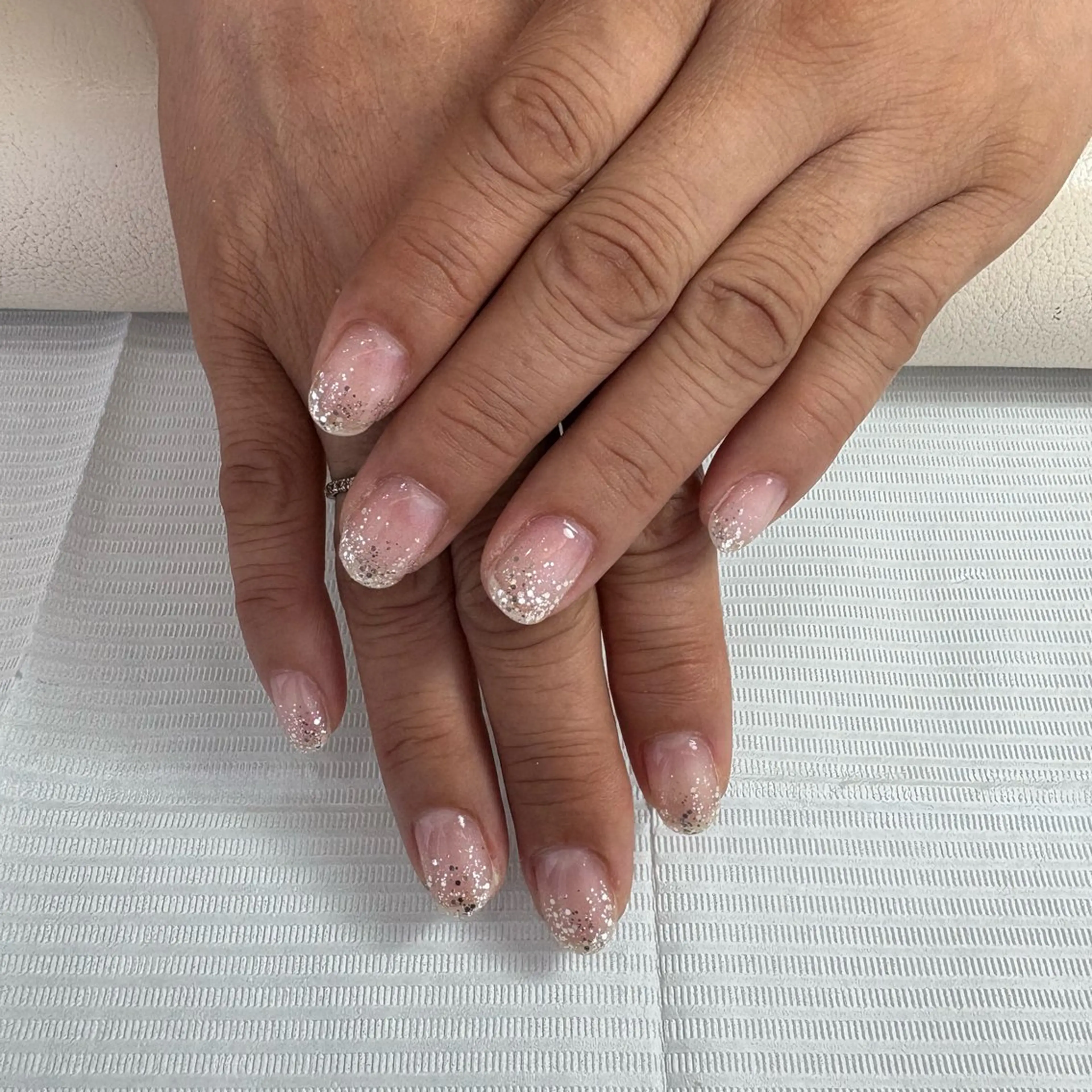 ネイル グラデーション ラメ(グリッター) ラメグラデーション アッカスタイル所属・アッカスタイル 天野のネイルデザイン
