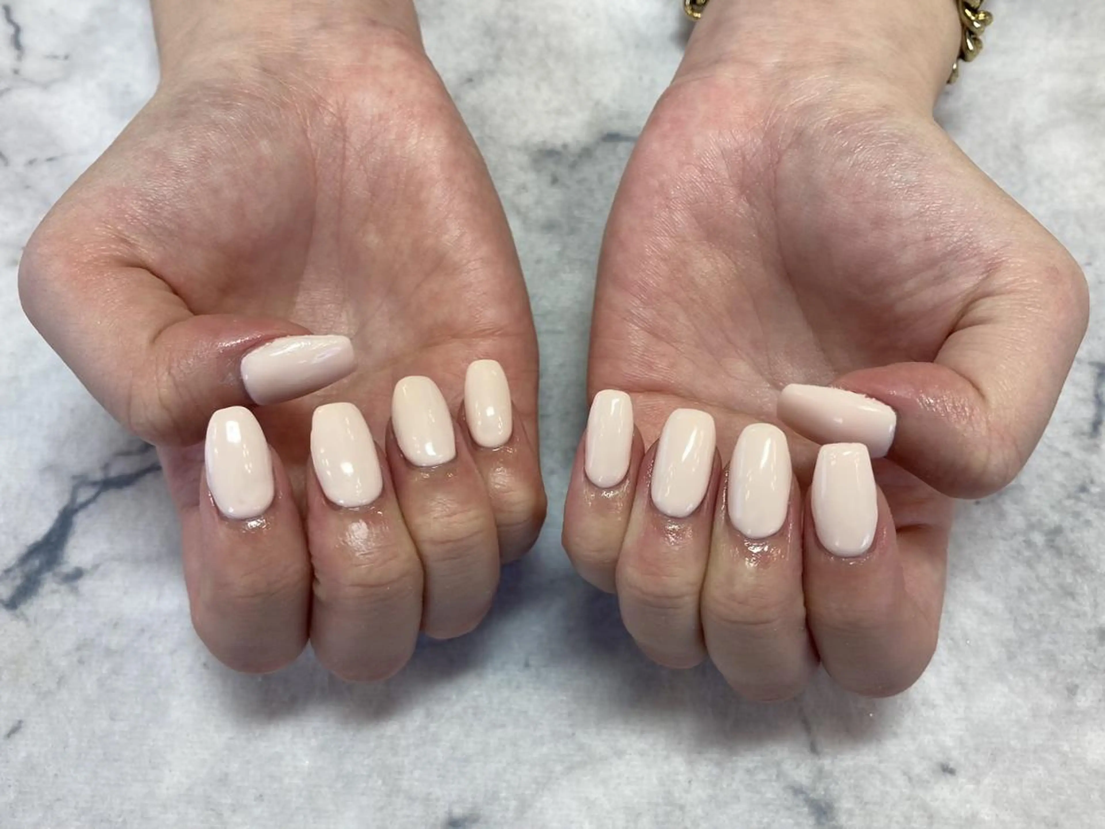 ネイル ネイルリボン 受付スタッフのネイルデザイン