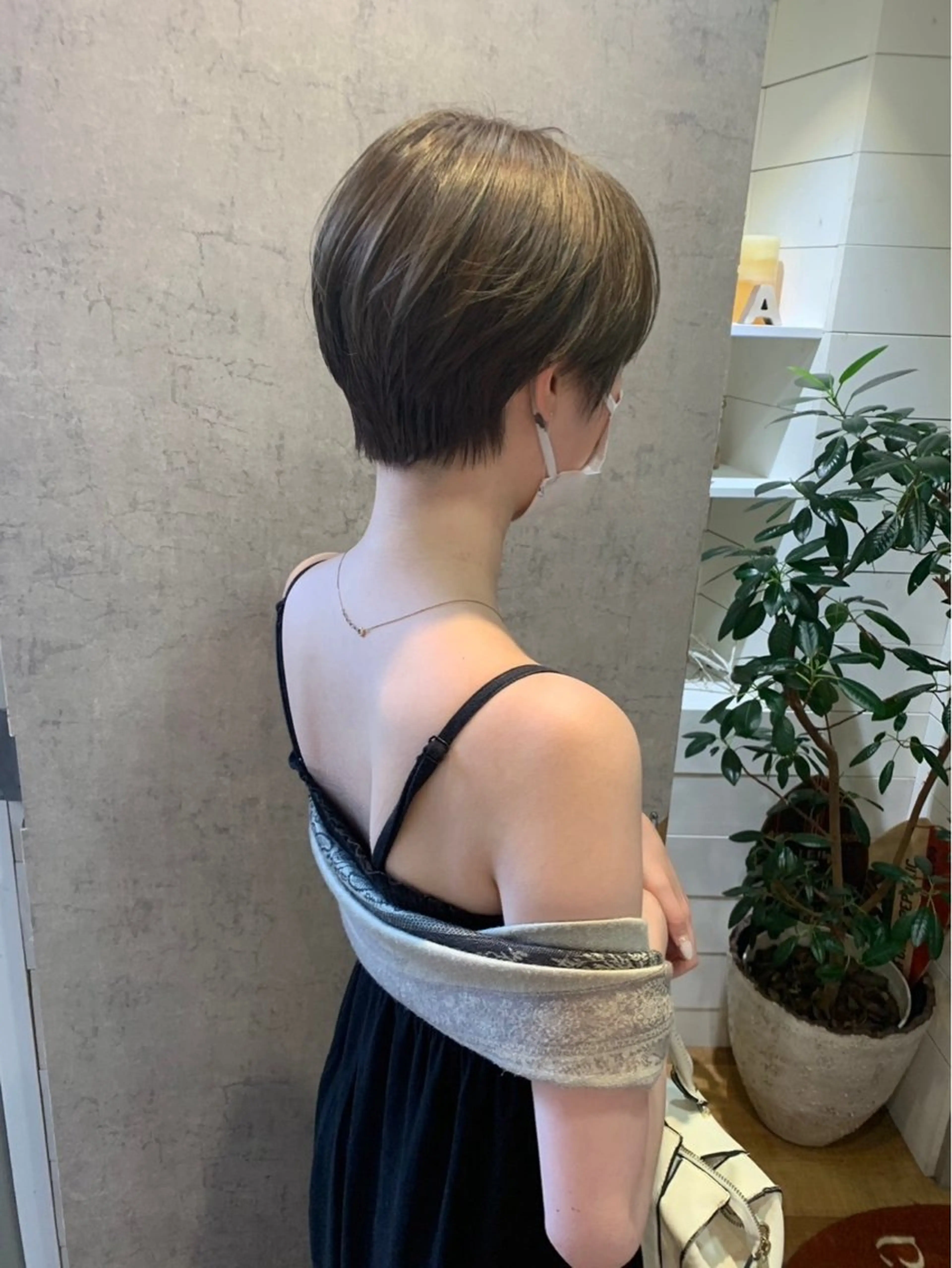 ショート 🫧透明感カラー🫧 ロン毛美容師のヘアスタイル