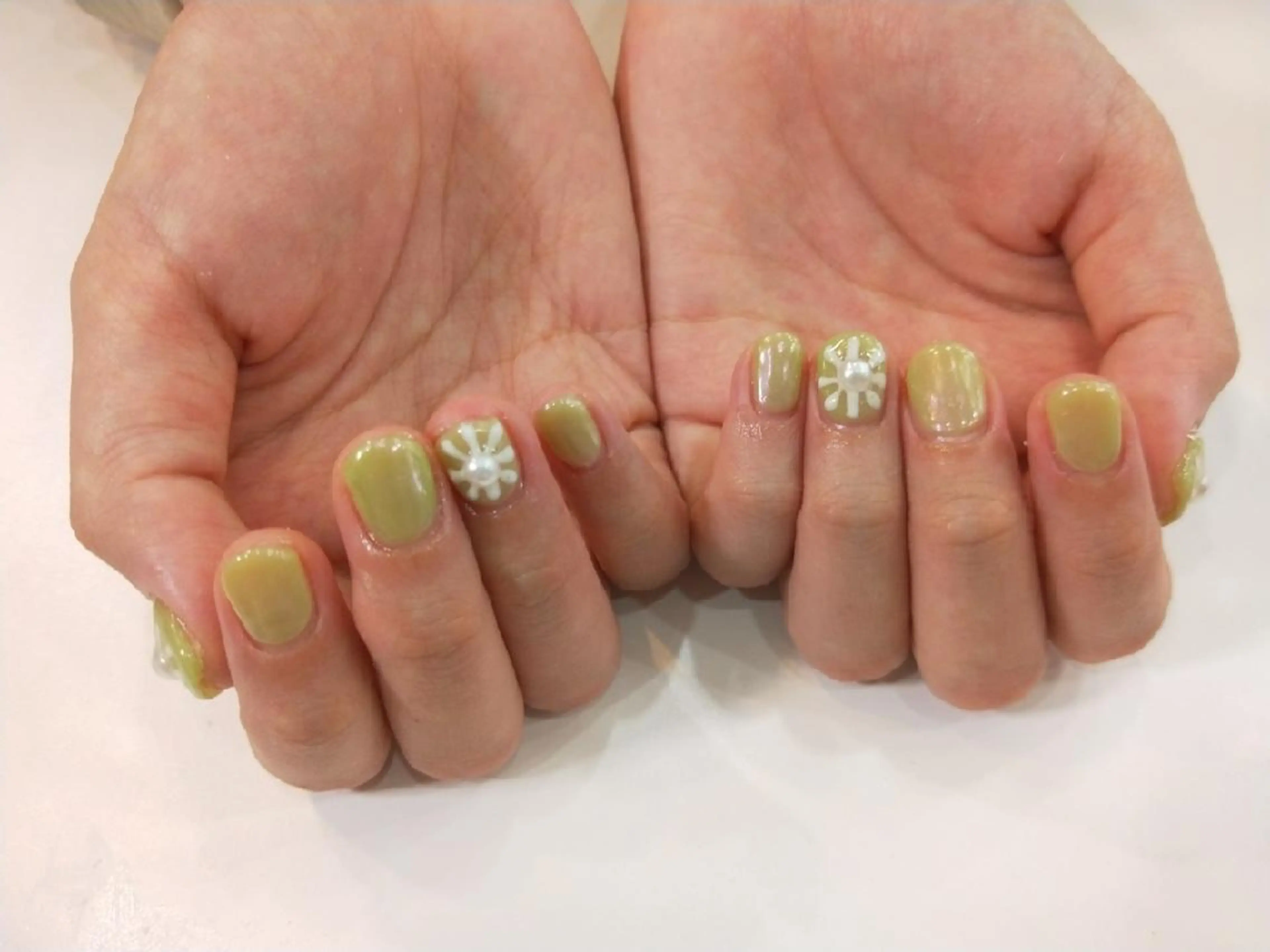 ネイル ハンドネイル ハンドケア R'well所属・はばすみれ🎀ﾈｲﾙ 光ﾌｪｲｼｬﾙ ﾍｱのネイルデザイン
