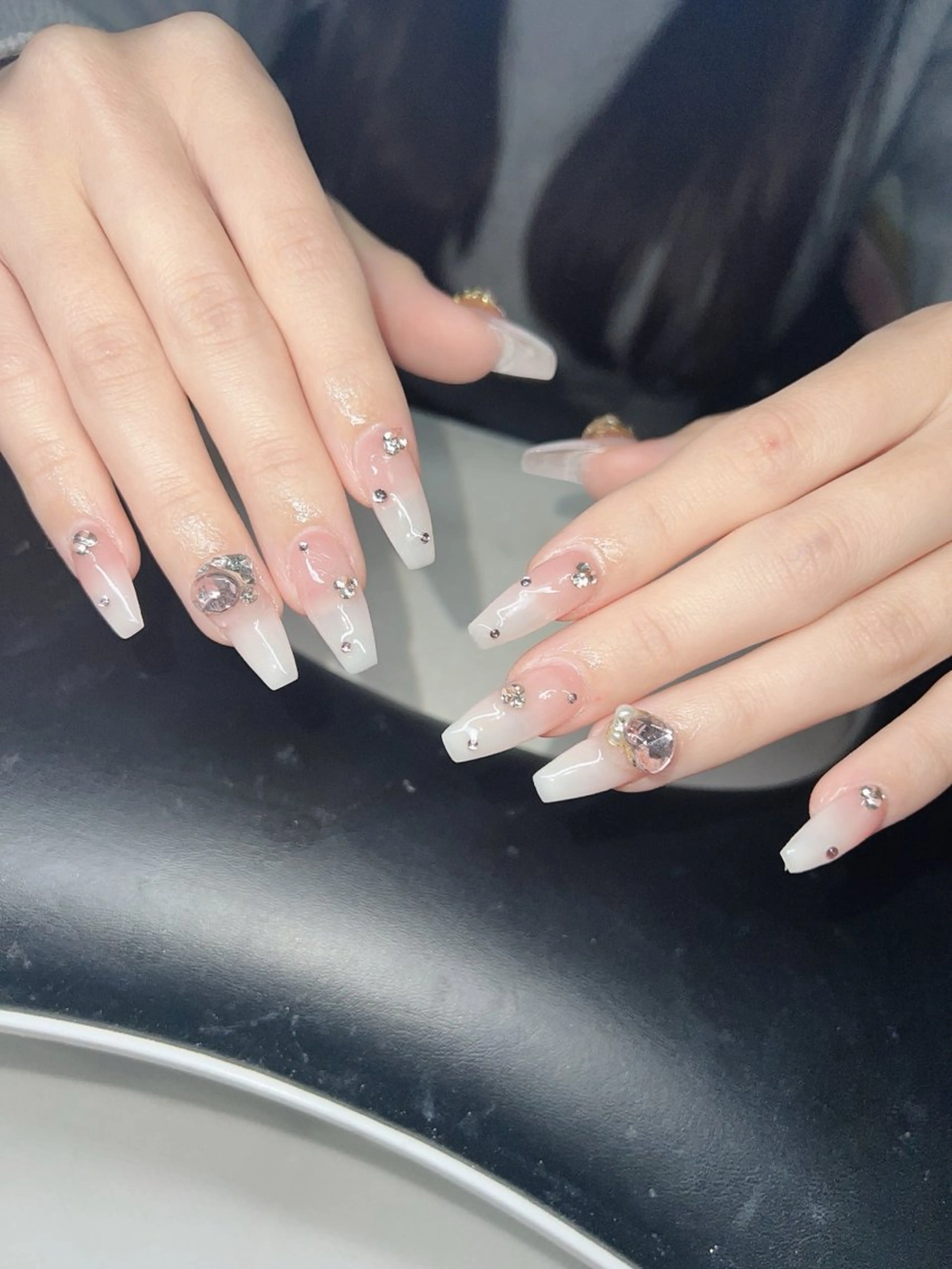 ネイル オーロラネイル チークネイル 長さ出し フットネイル フレンチネイル ハンドネイル Lee Nailsのネイルデザイン