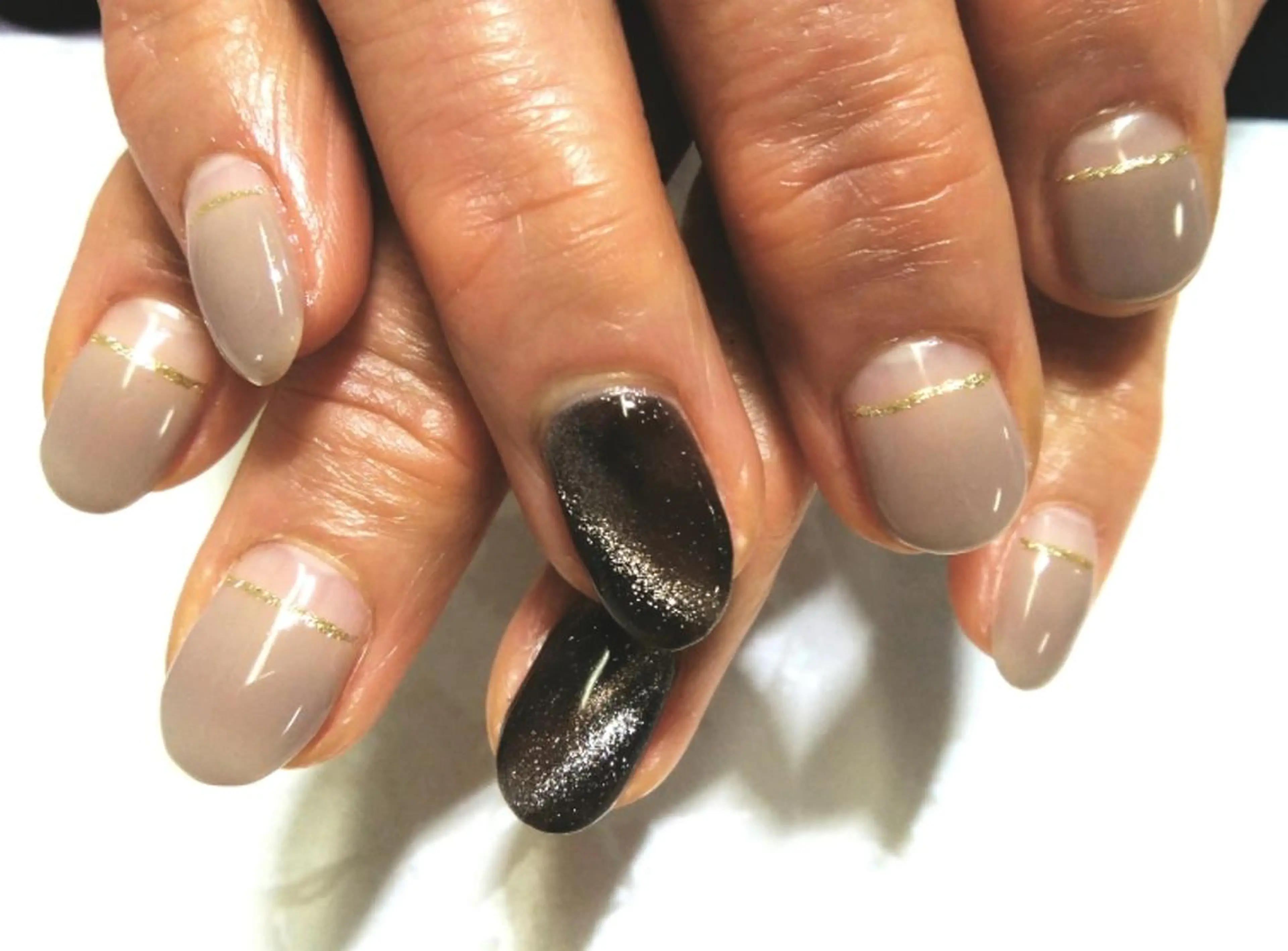 ネイル フレンチネイル ジェルネイル マグネットネイル ハンドネイル リラクゼーション＆ネイル仙殊~センジュ~所属・senju 　のネイルデザイン