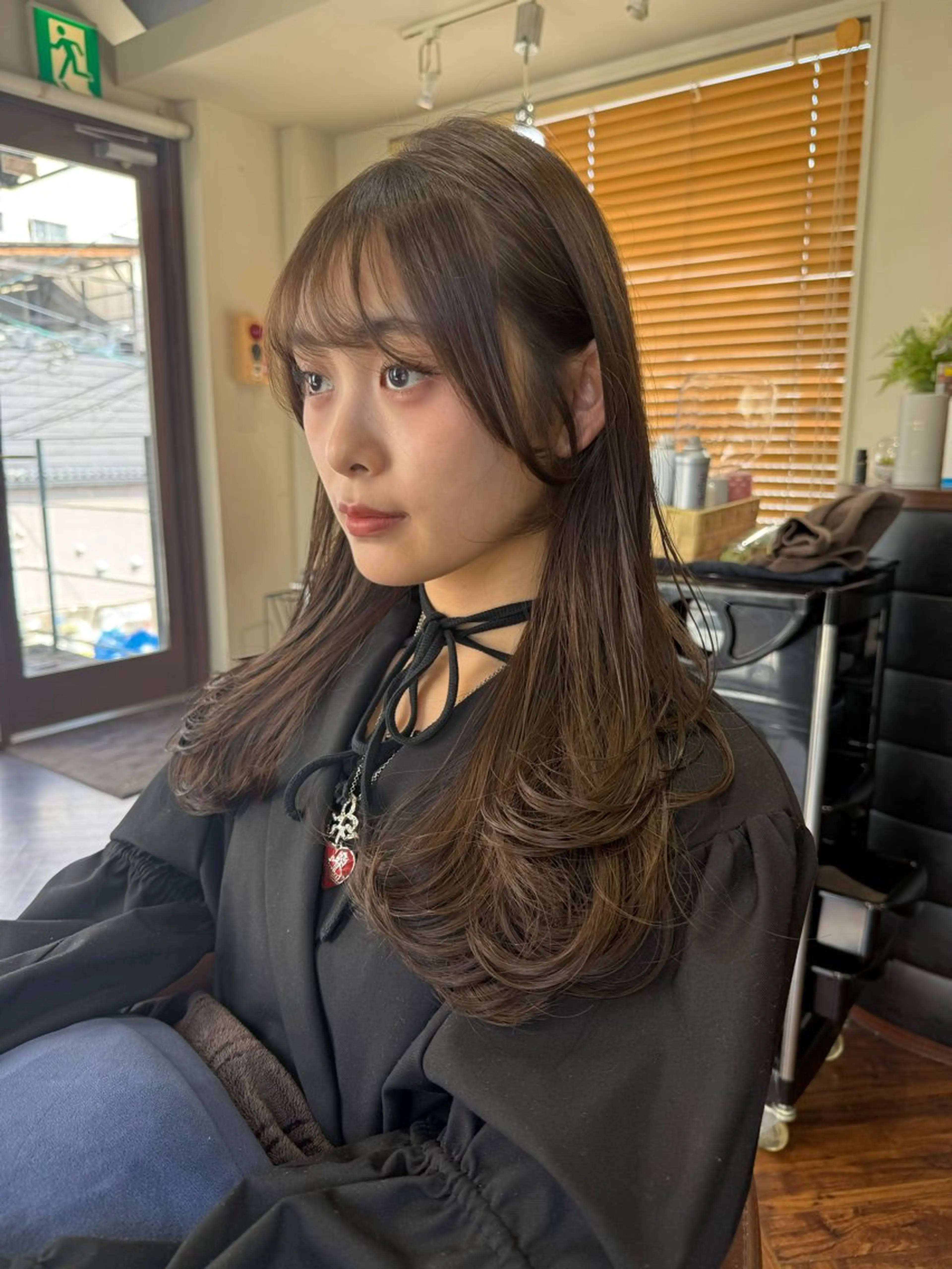 ロング レイヤーカット 縮毛矯正 カット ヘアカラー トリートメント 尾崎 海璃のヘアスタイル