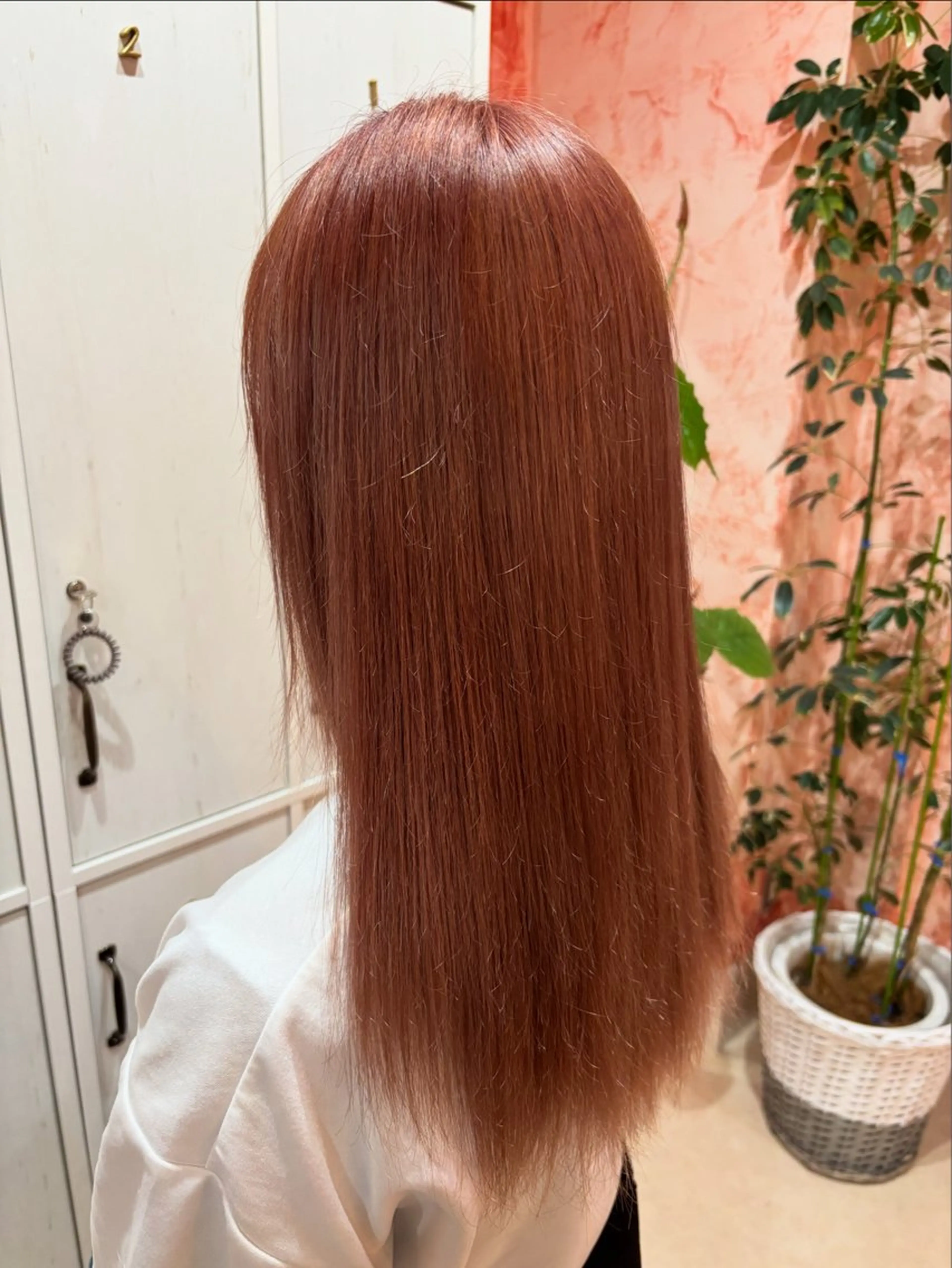 ロング カラー ベージュカラー ブリーチ ピンクカラー ピンクベージュ 森山 実結のヘアスタイル